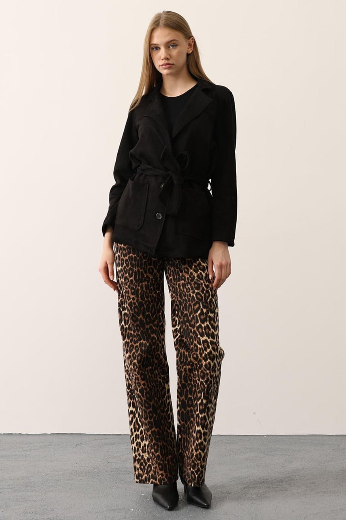 Torba Cepli Kuşaklı Kruvaze Yaka Kaban