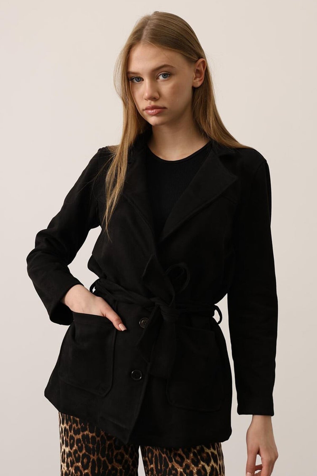 Torba Cepli Kuşaklı Kruvaze Yaka Kaban