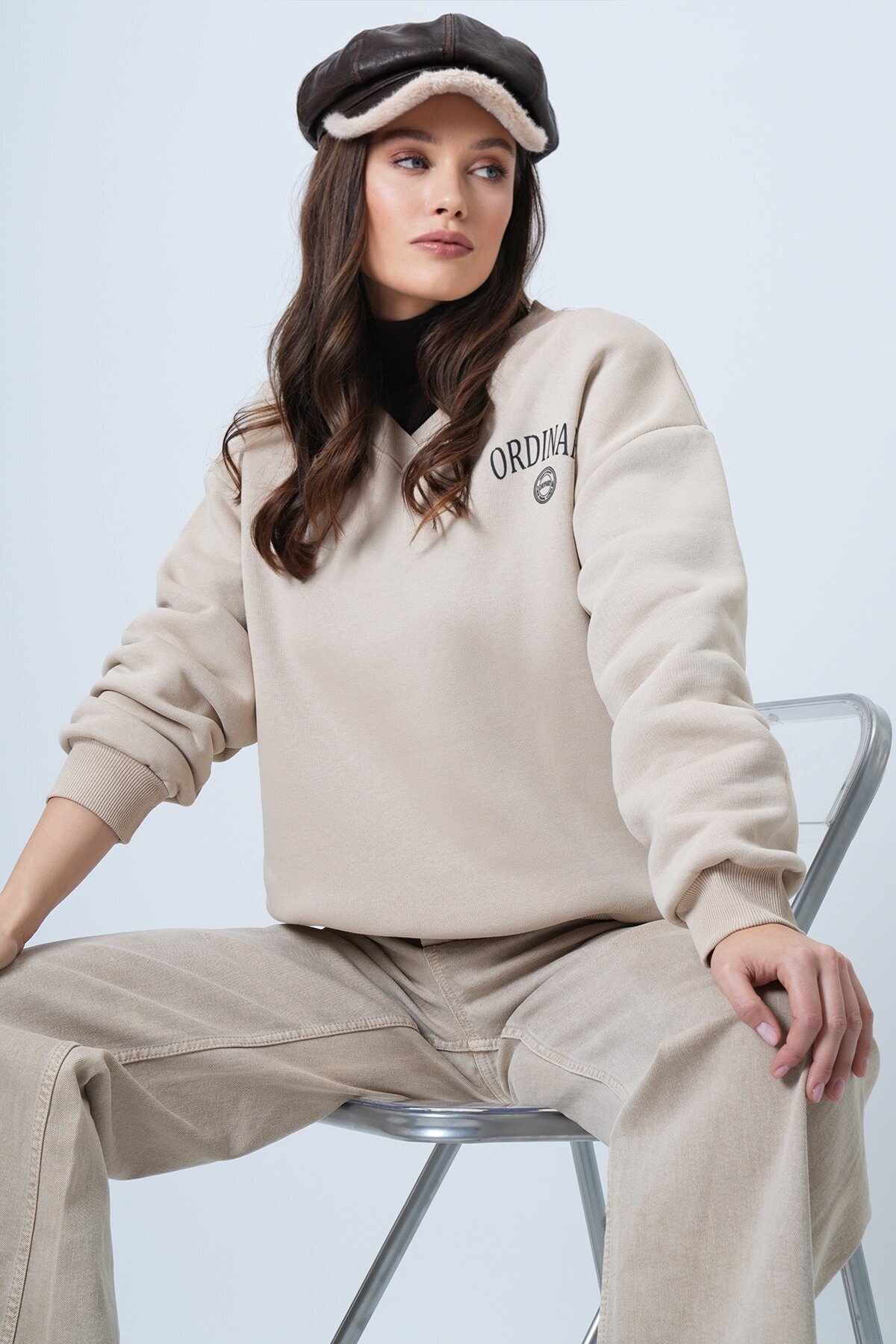 V Yaka Baskılı 3 İplik Oversize Sweatshirt