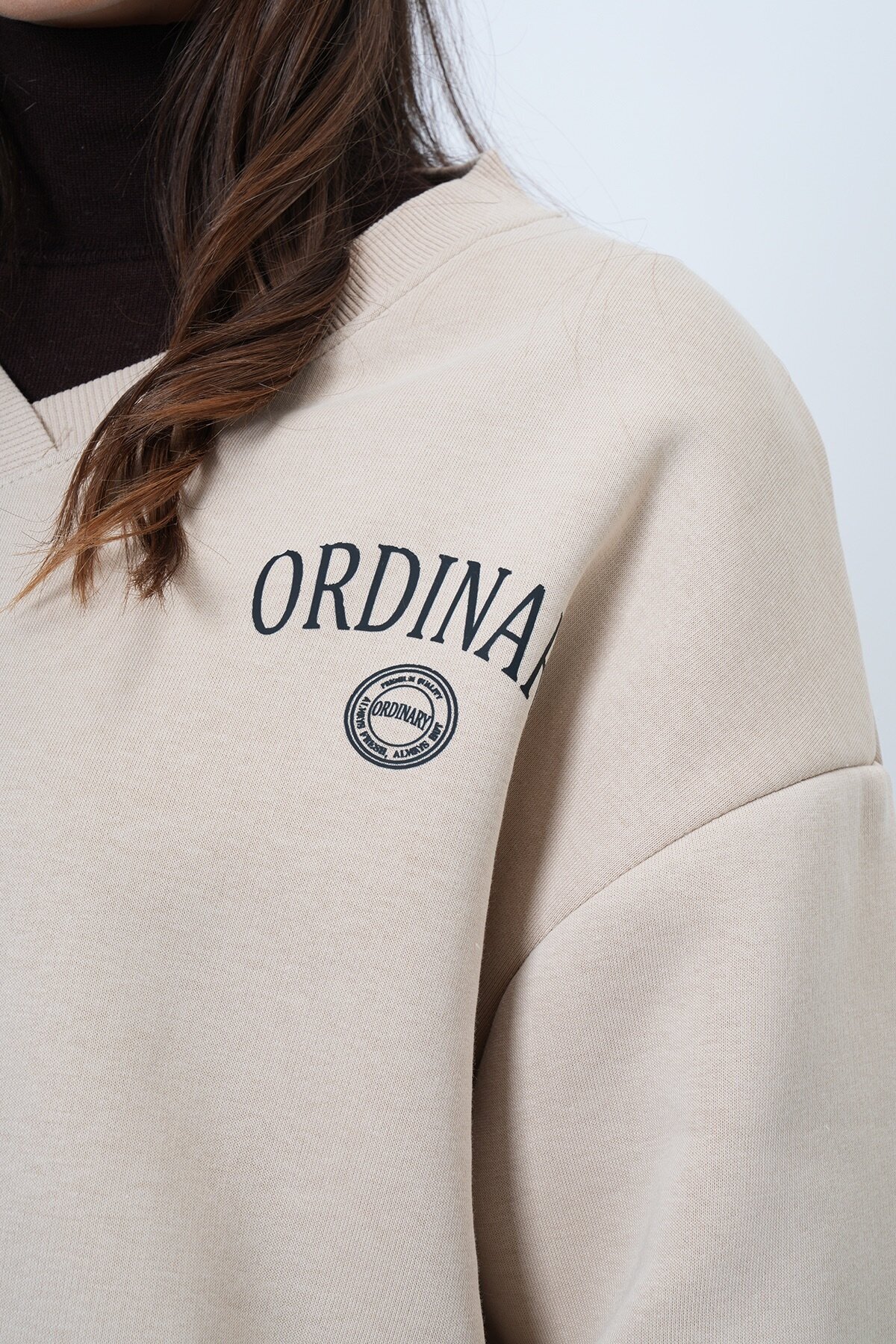 V Yaka Baskılı 3 İplik Oversize Sweatshirt