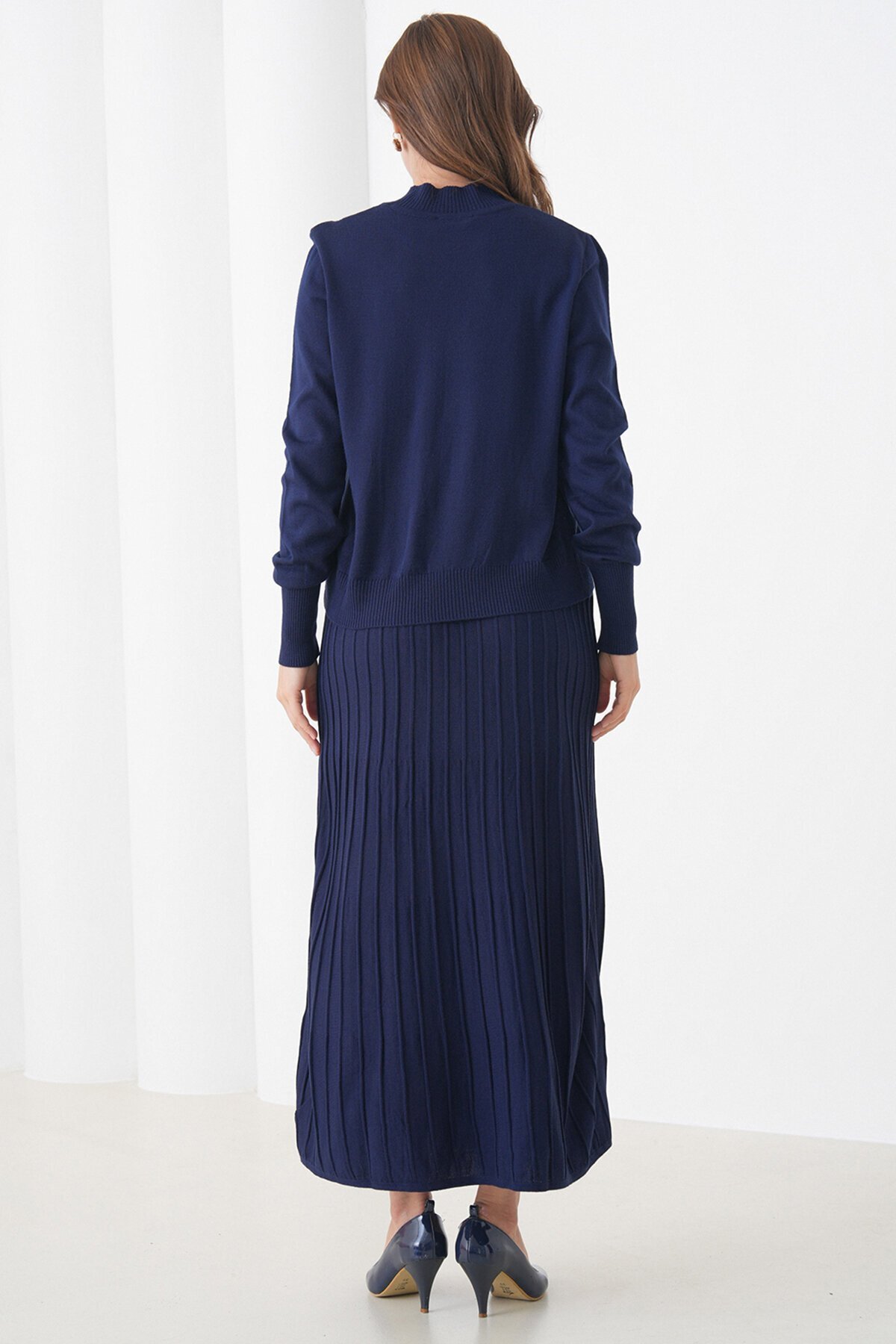 Yarım Balıkçı Yaka Kazak ve Midi Boy Piliseli Etek Takım