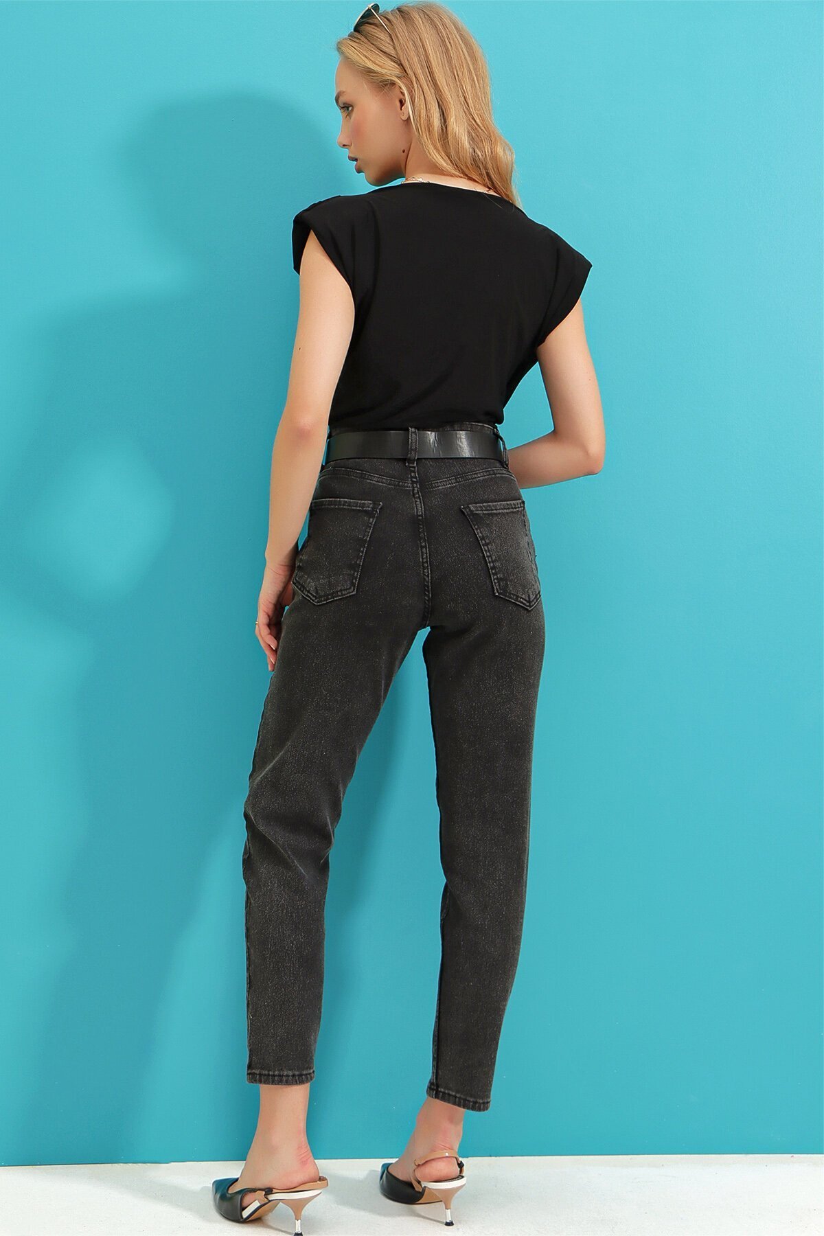 Yüksek Bel Beş Cepli Likralı Mom Jeans