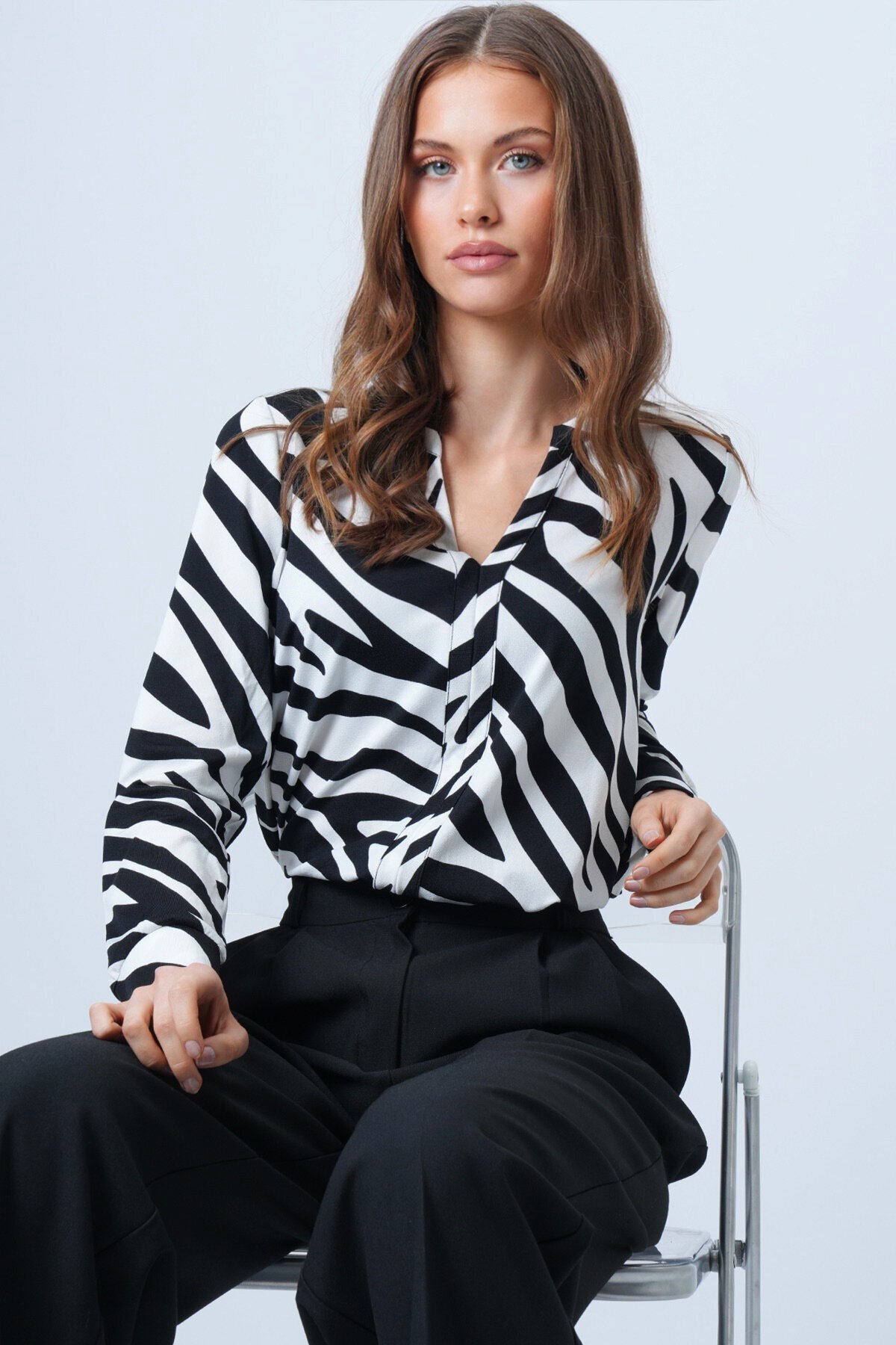 Zebra Desenli V Yaka Bluz