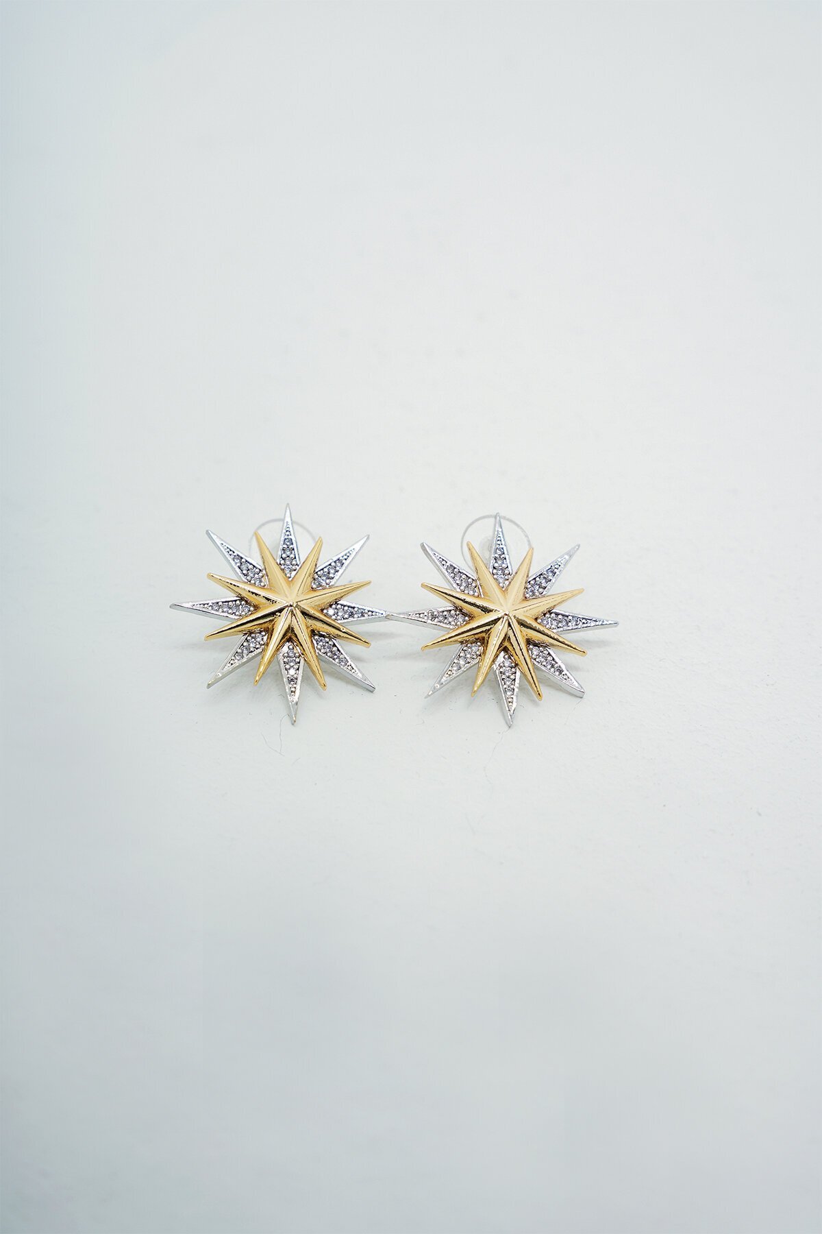 Zirkon Taşlı Kutup Yıldızı Tasarımlı Küpe