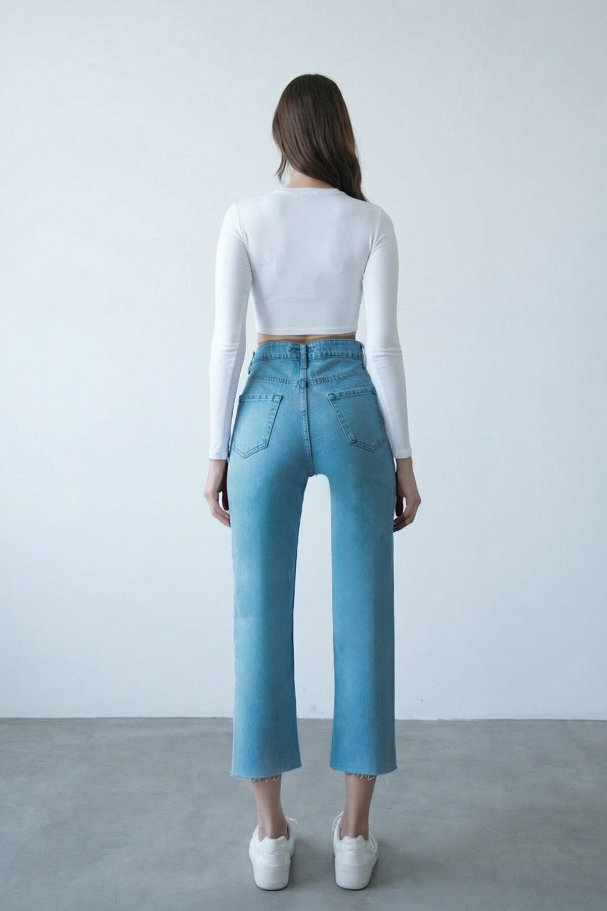 Açık Mavi Püsküllü Düz Paça Jean