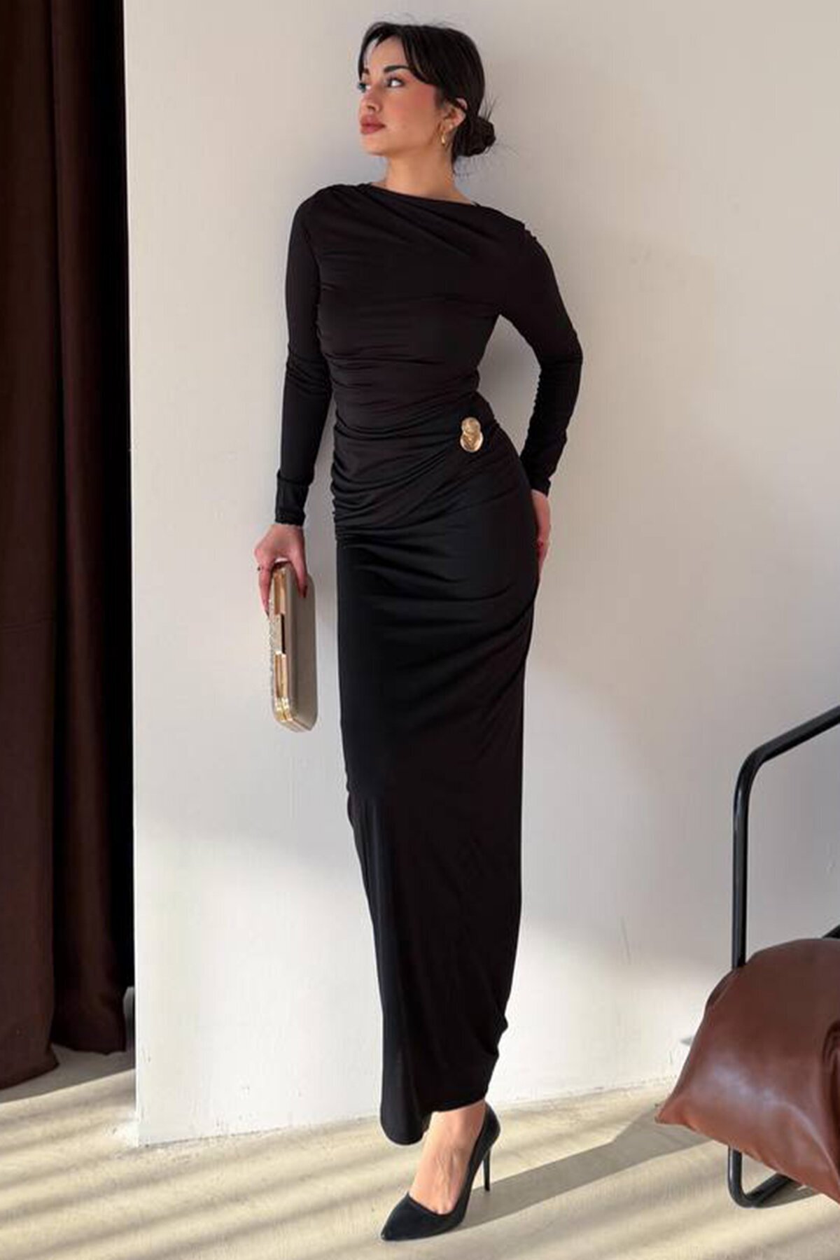 Aksesuar Detaylı Büzgülü Maxi Boy Elbise