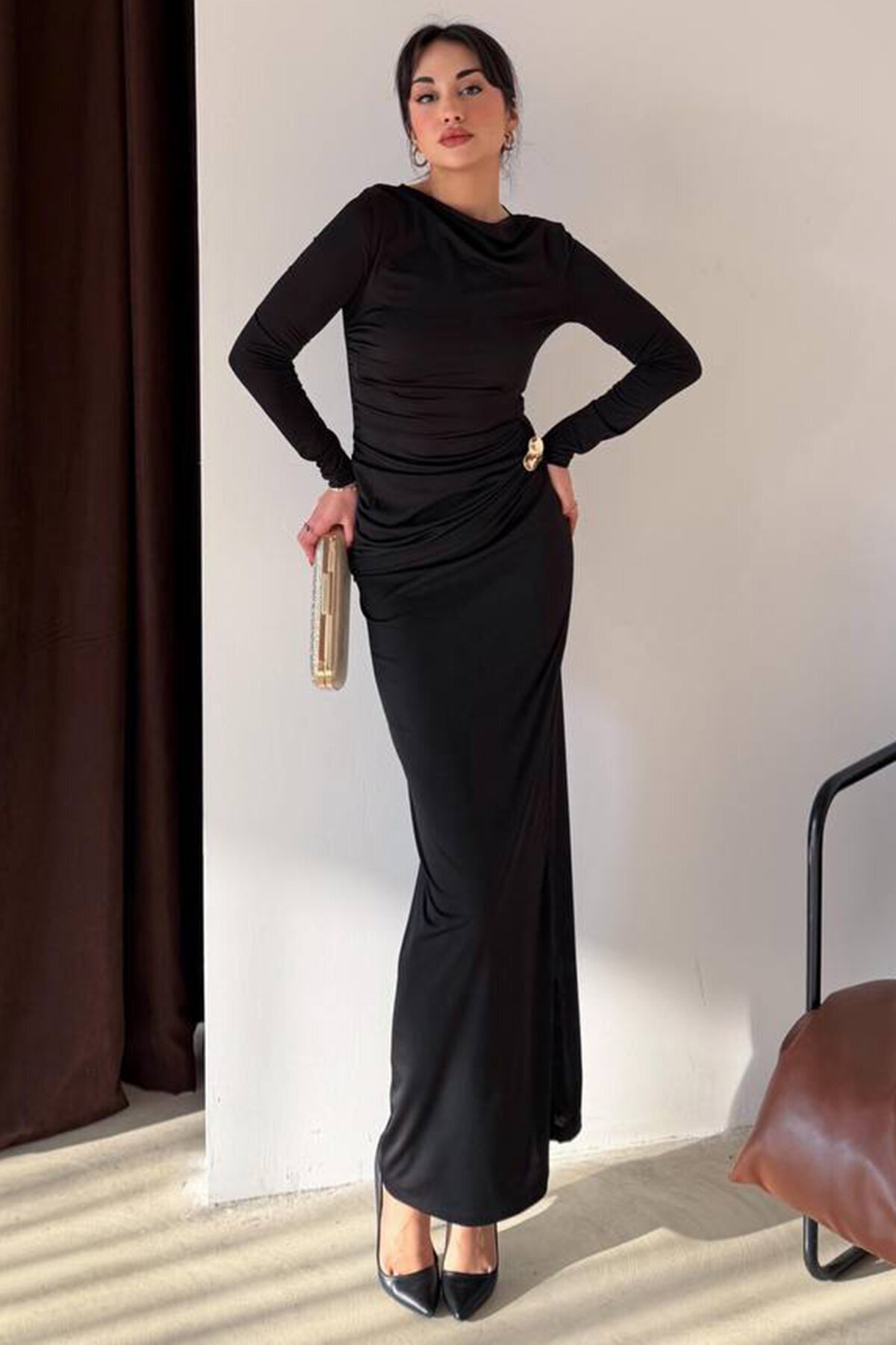 Aksesuar Detaylı Büzgülü Maxi Boy Elbise