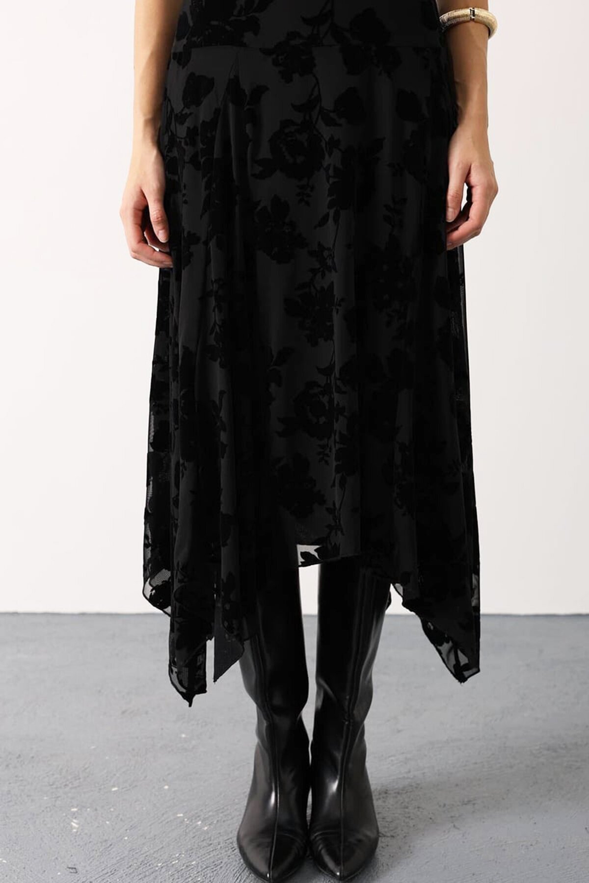 Asimetrik Kesim Çiçek Dokulu Fermuarlı Etek