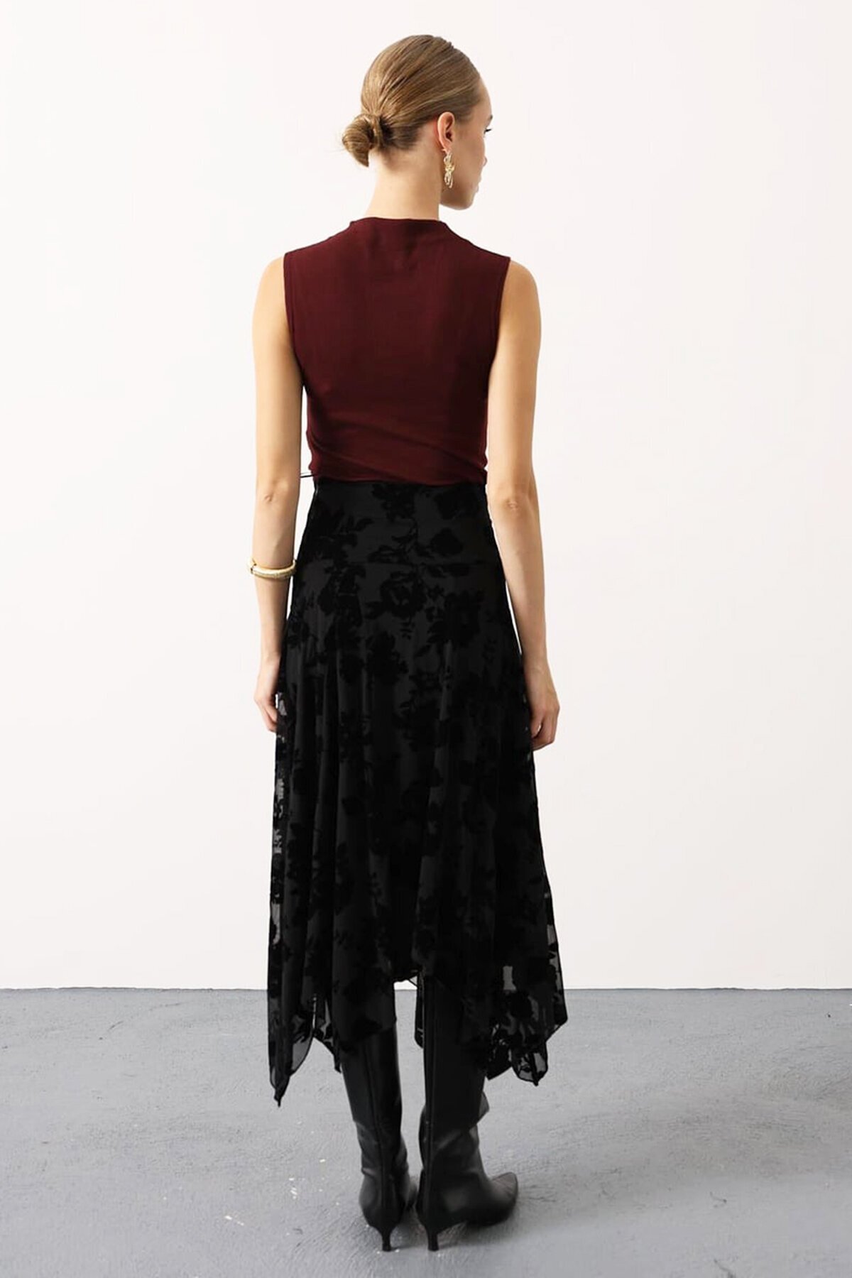 Asimetrik Kesim Çiçek Dokulu Fermuarlı Etek