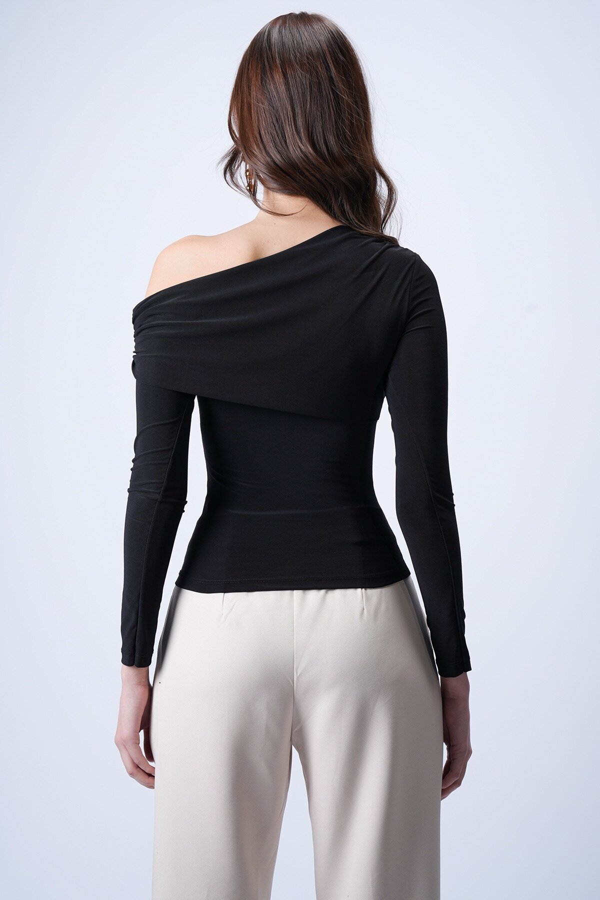 Siyah Asimetrik Likralı Bluz