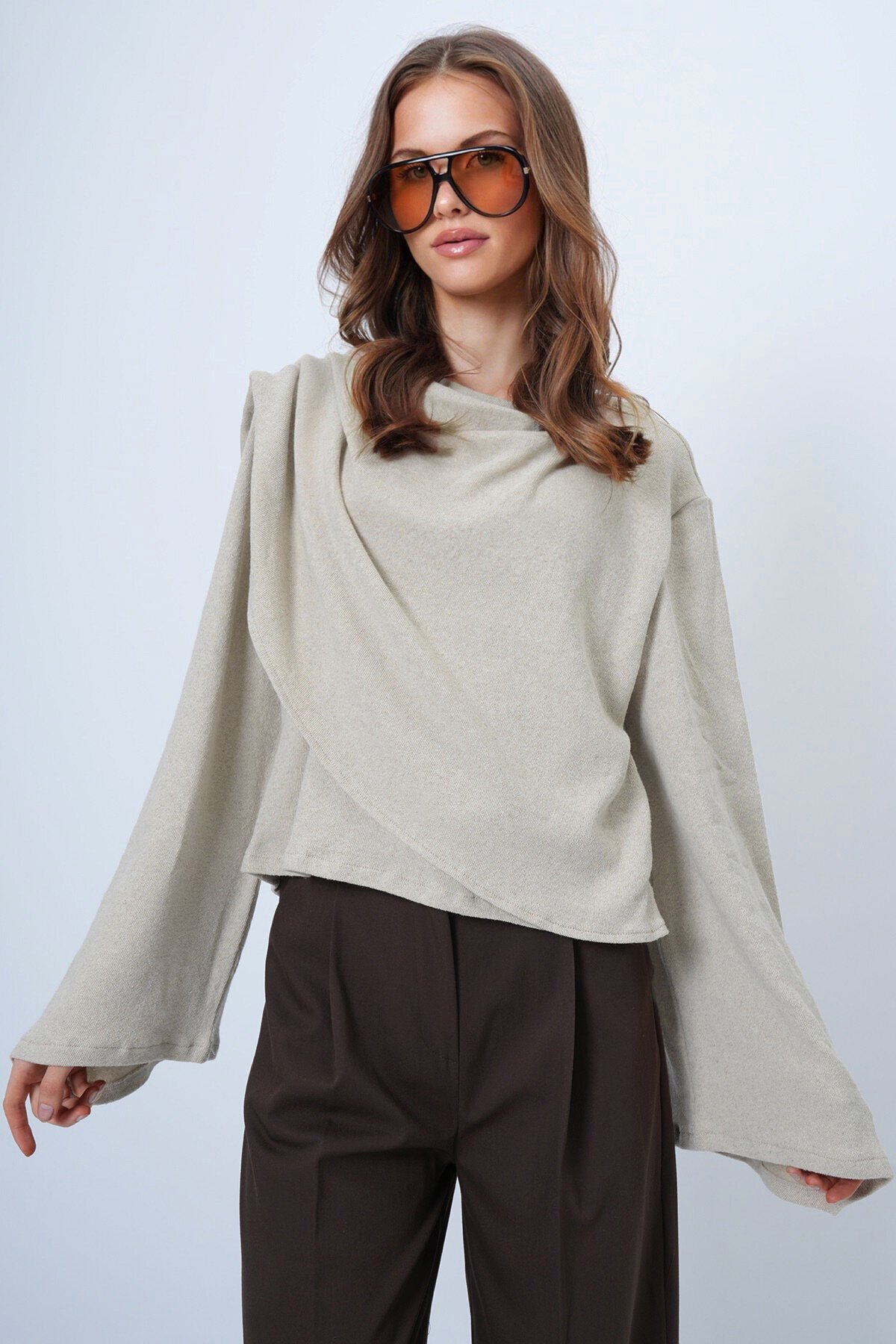 Atkı Detaylı Geniş Kollu Bluz