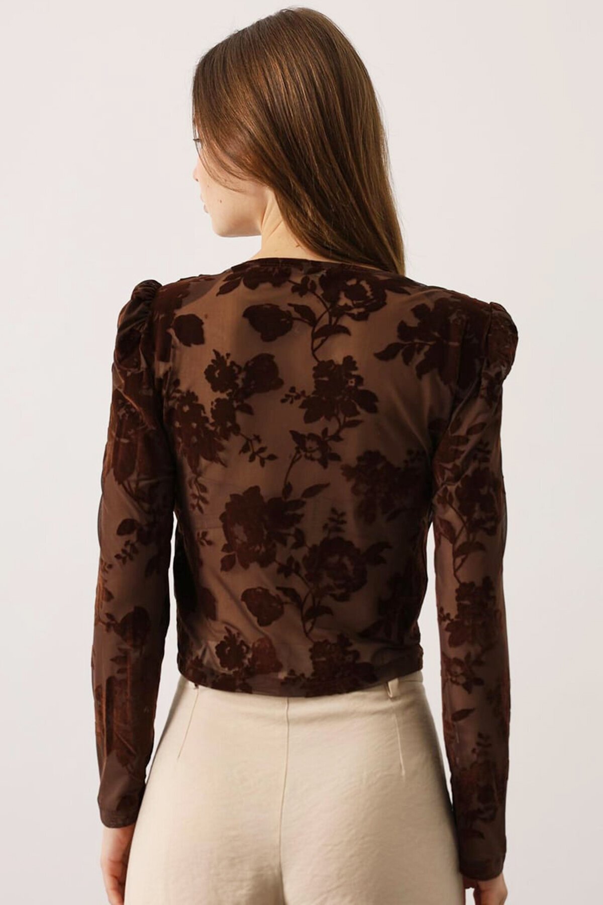 Bağlama Detaylı Derin V Yaka Dantelli Baskılı Bluz