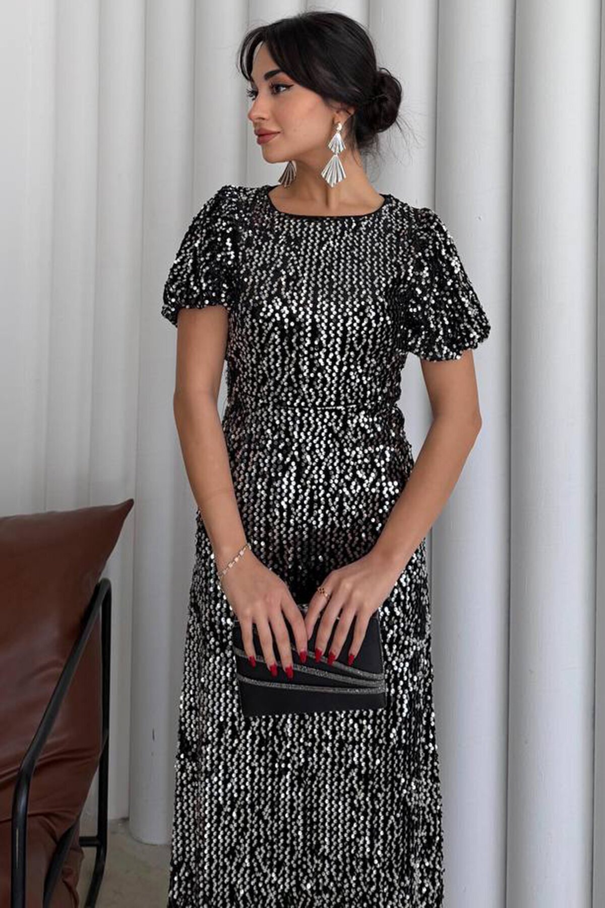 Balon Kol Taş İşlemeli Büzgülü Midi Boy Elbise