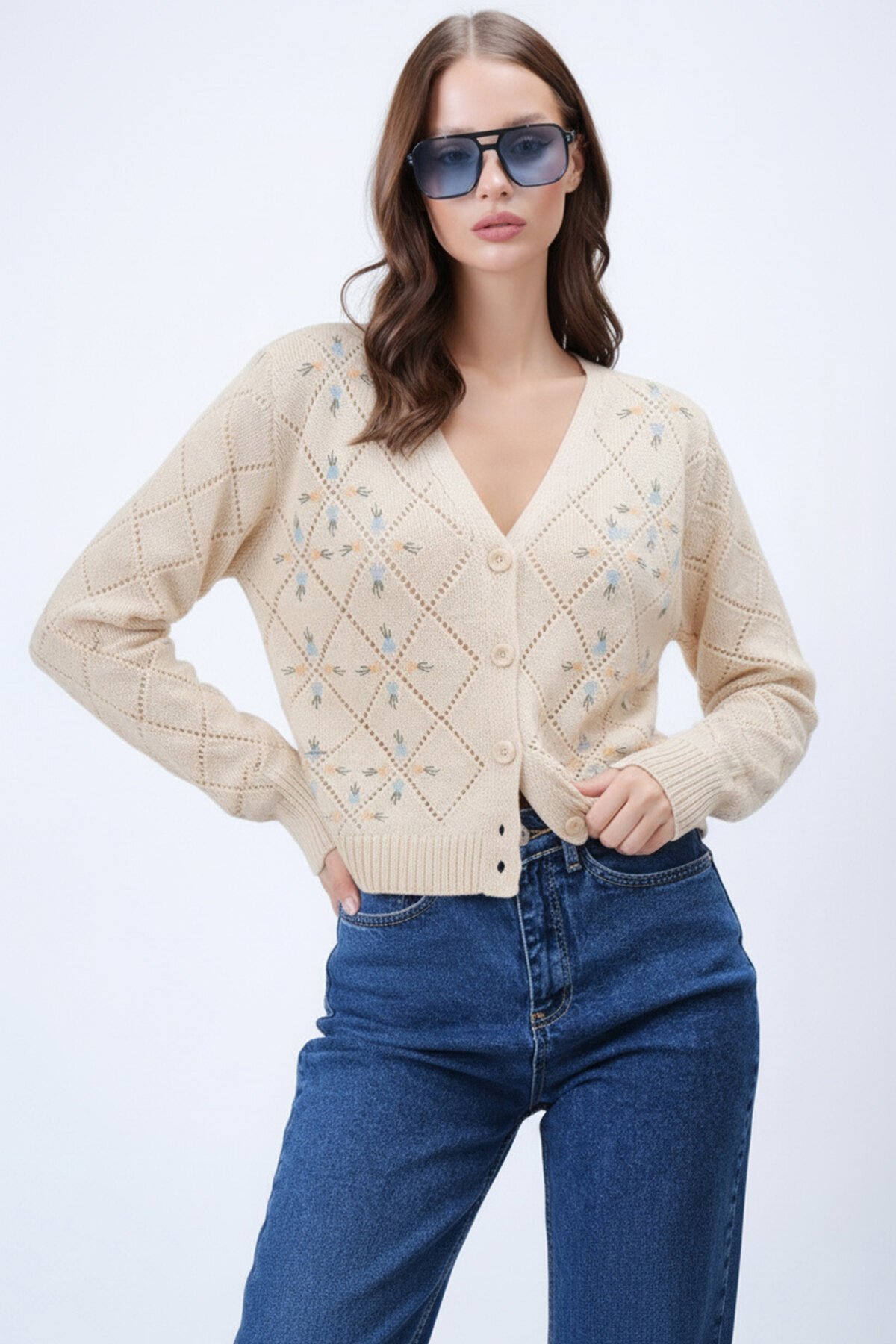 Bej Baklava Desenli Çiçek Nakışlı Triko Hırka