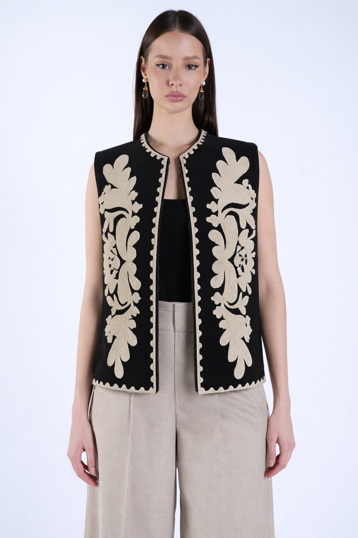 Bej Nakış İşlemeli Özel Tasarım Keten Yelek