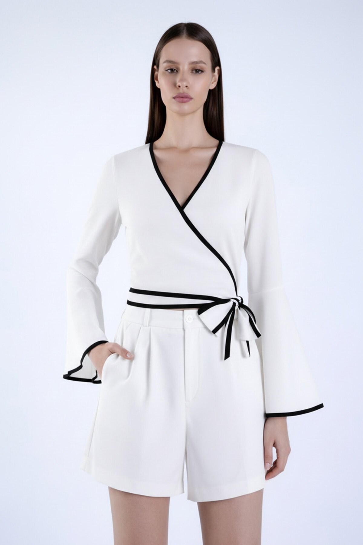 Beyaz İspanyol Kol Biye Detaylı Bağlamlı Kruvaze Bluz