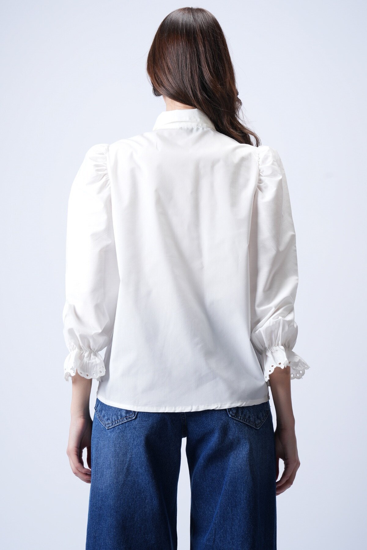 Beyaz Prenses Kol Güpür Nakışlı Dokuma Gömlek