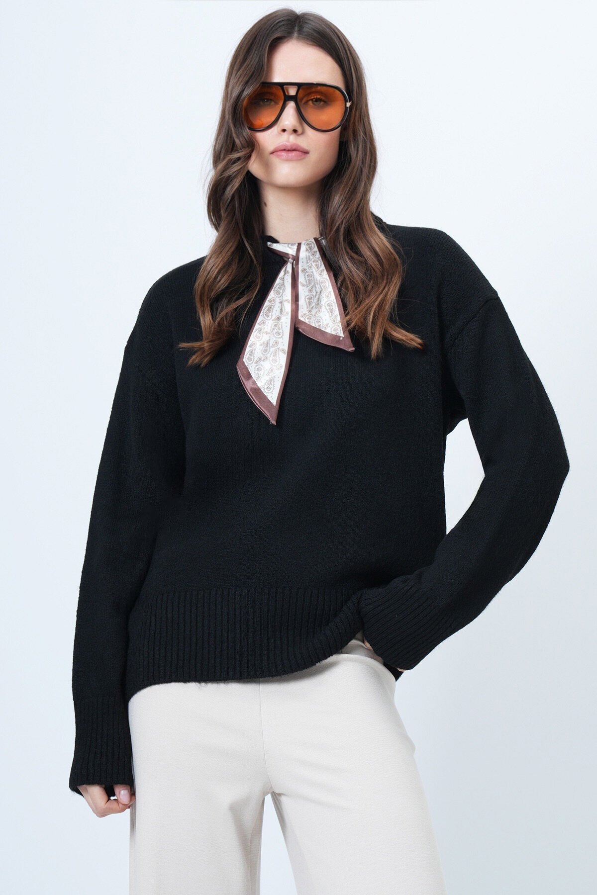 Bisiklet Yaka Fularlı Triko Kazak