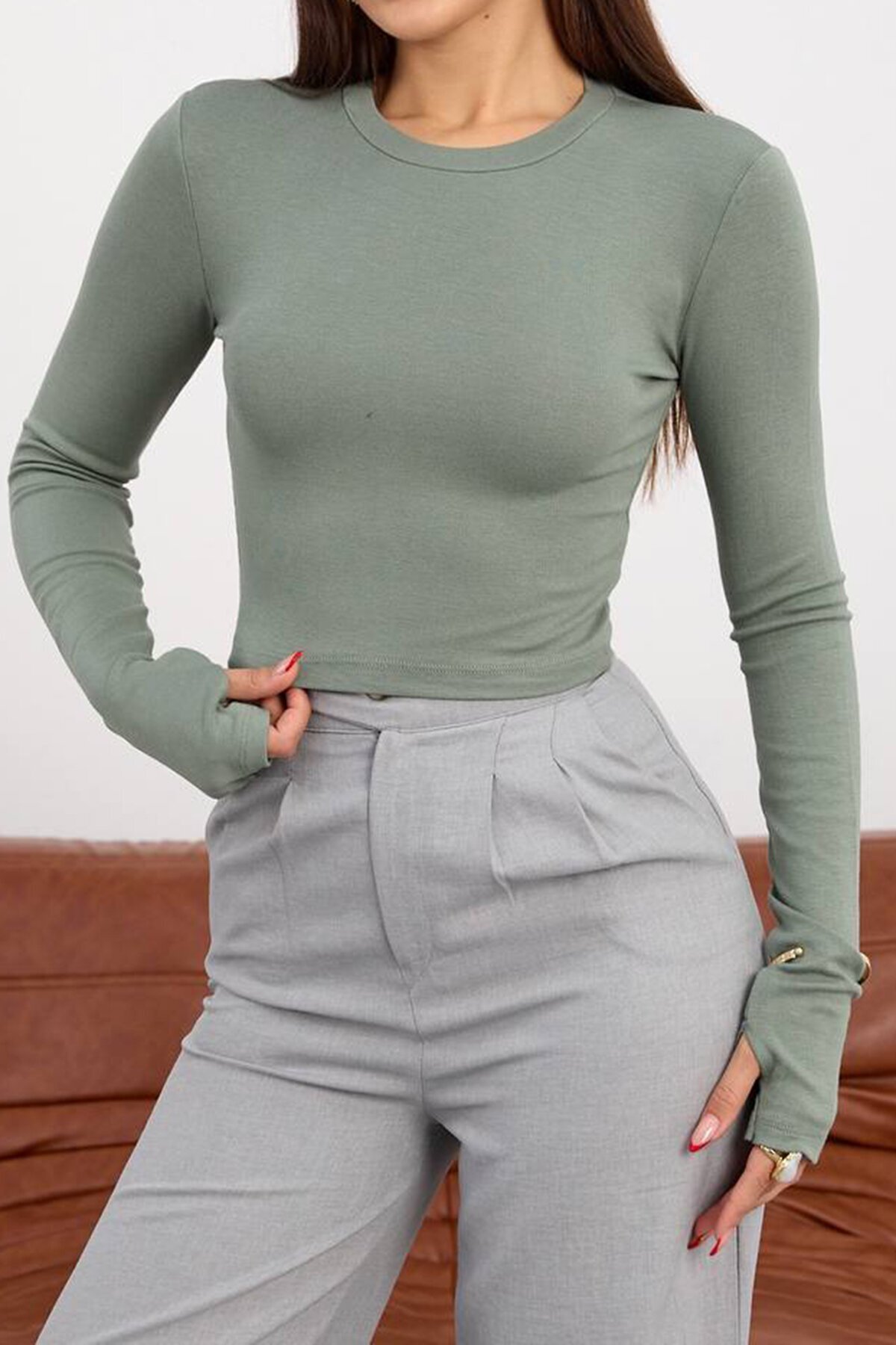 Bisiklet Yaka Parmak Detaylı Basic Bluz