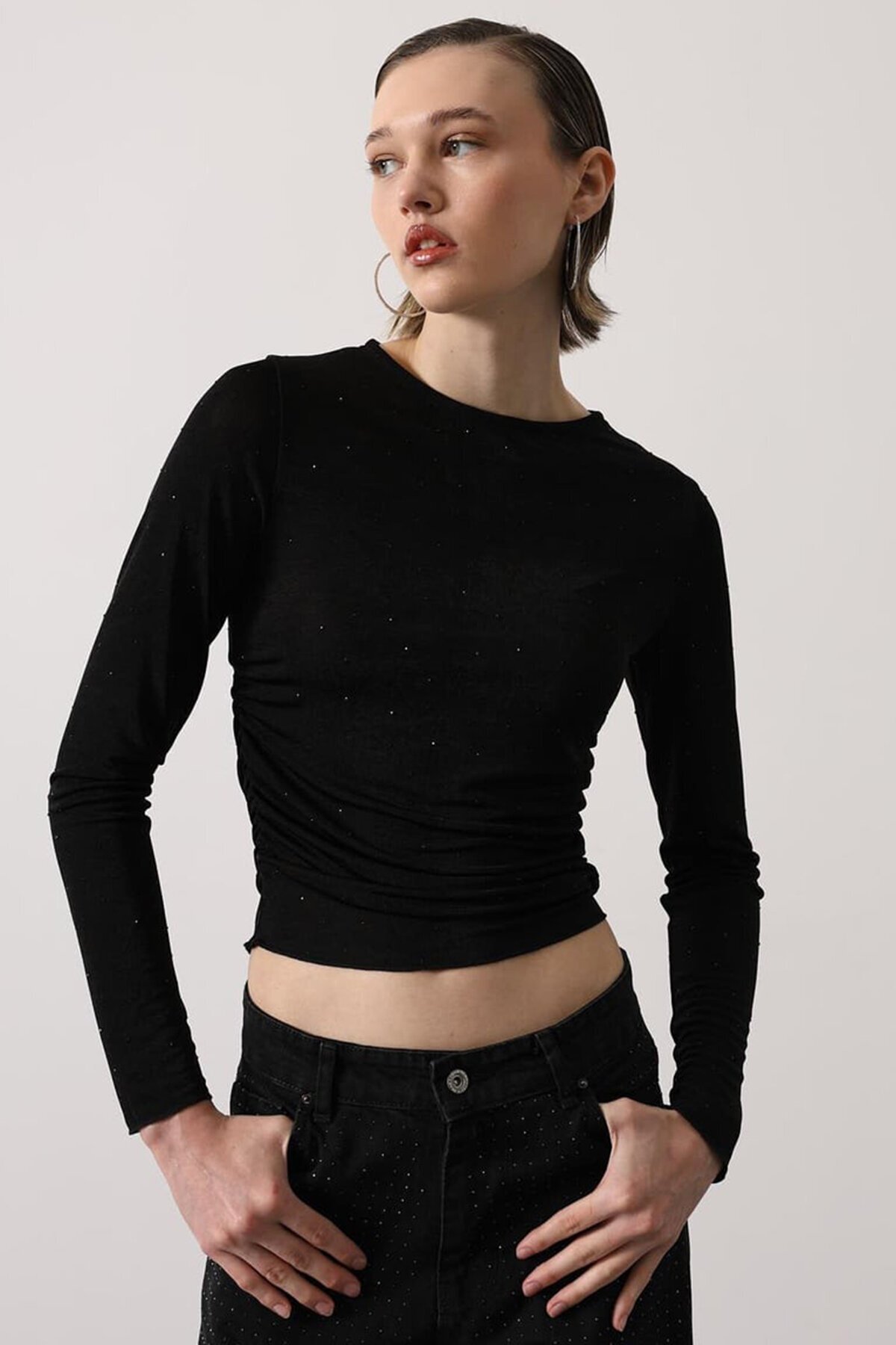 Bisiklet Yaka Taş İşlemeli Büzgülü Bluz