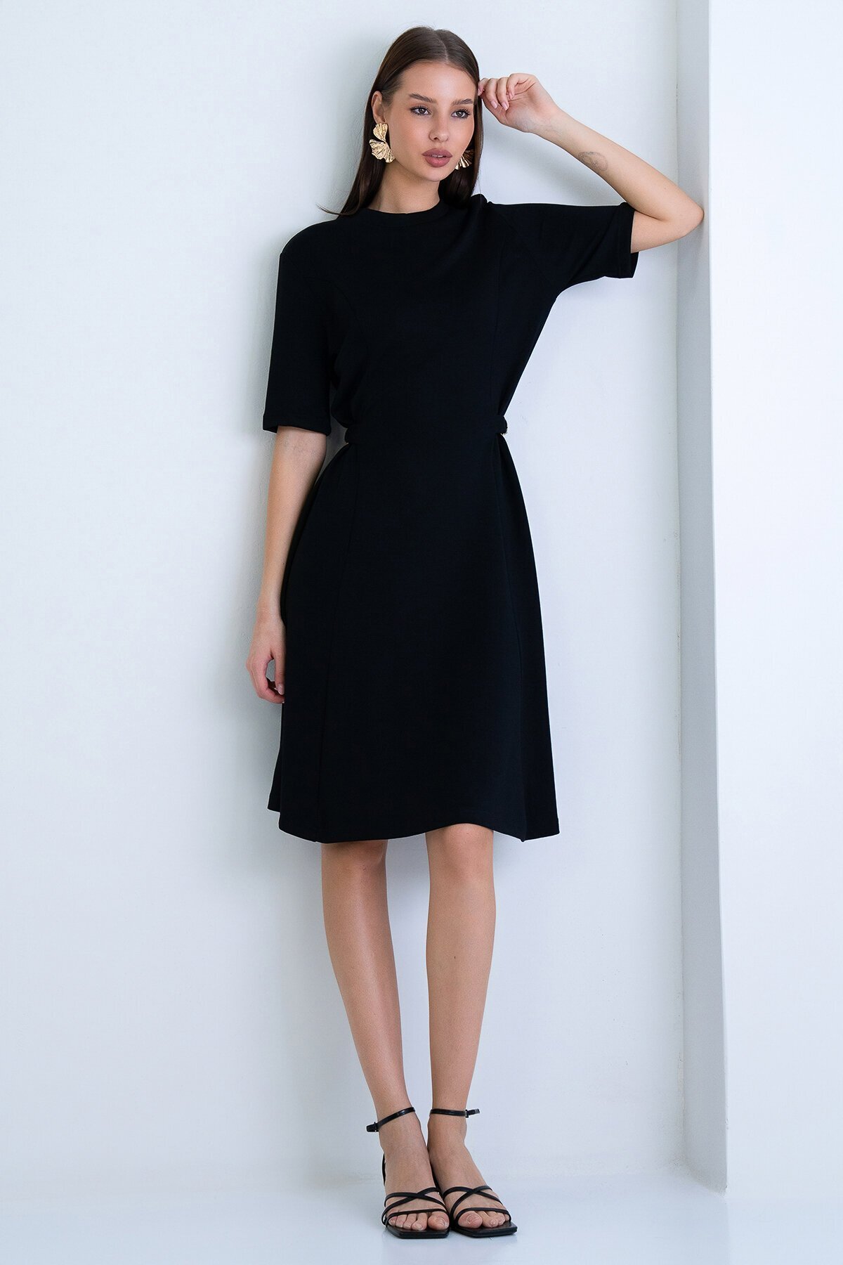 Bisiklet Yaka Tokalı Elbise