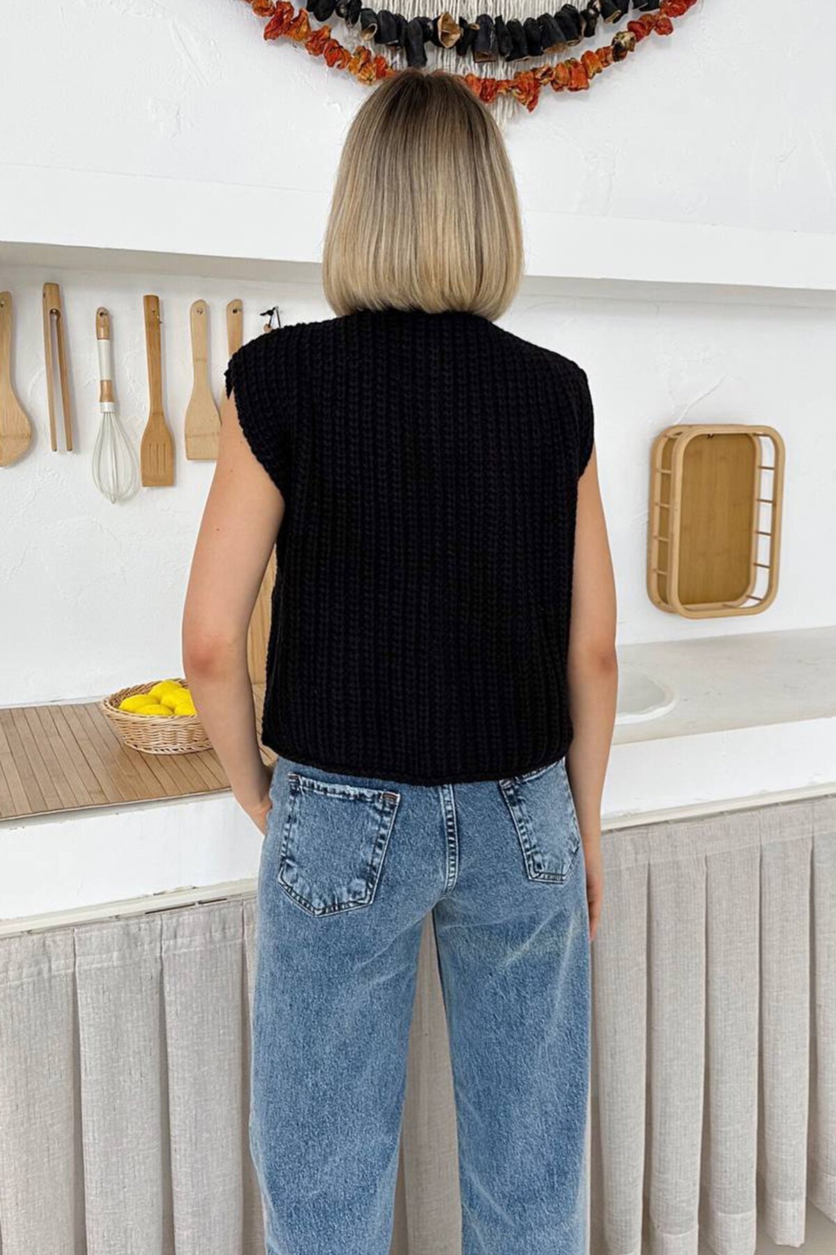 Büyük Düğme Detaylı Triko Yelek