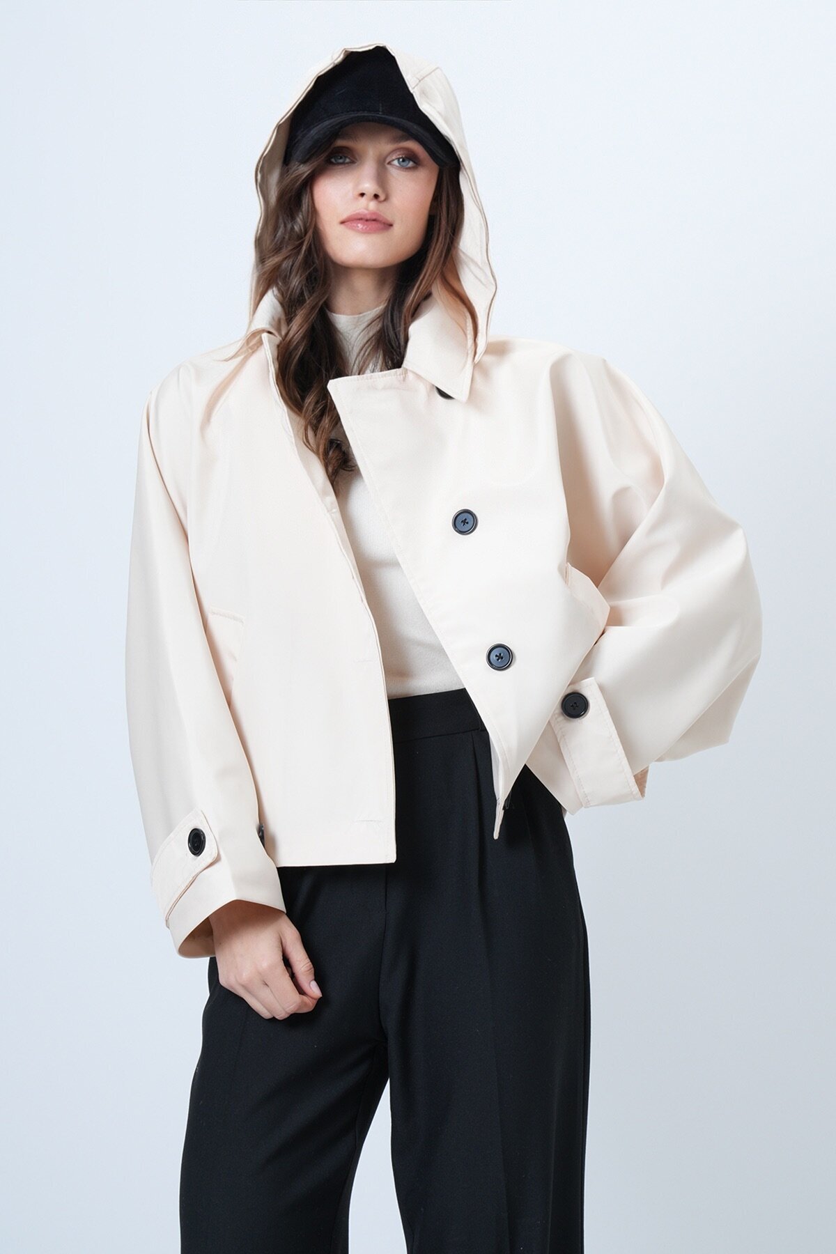 Çift Cepli düğme Kapamalı Kısa Trençkot