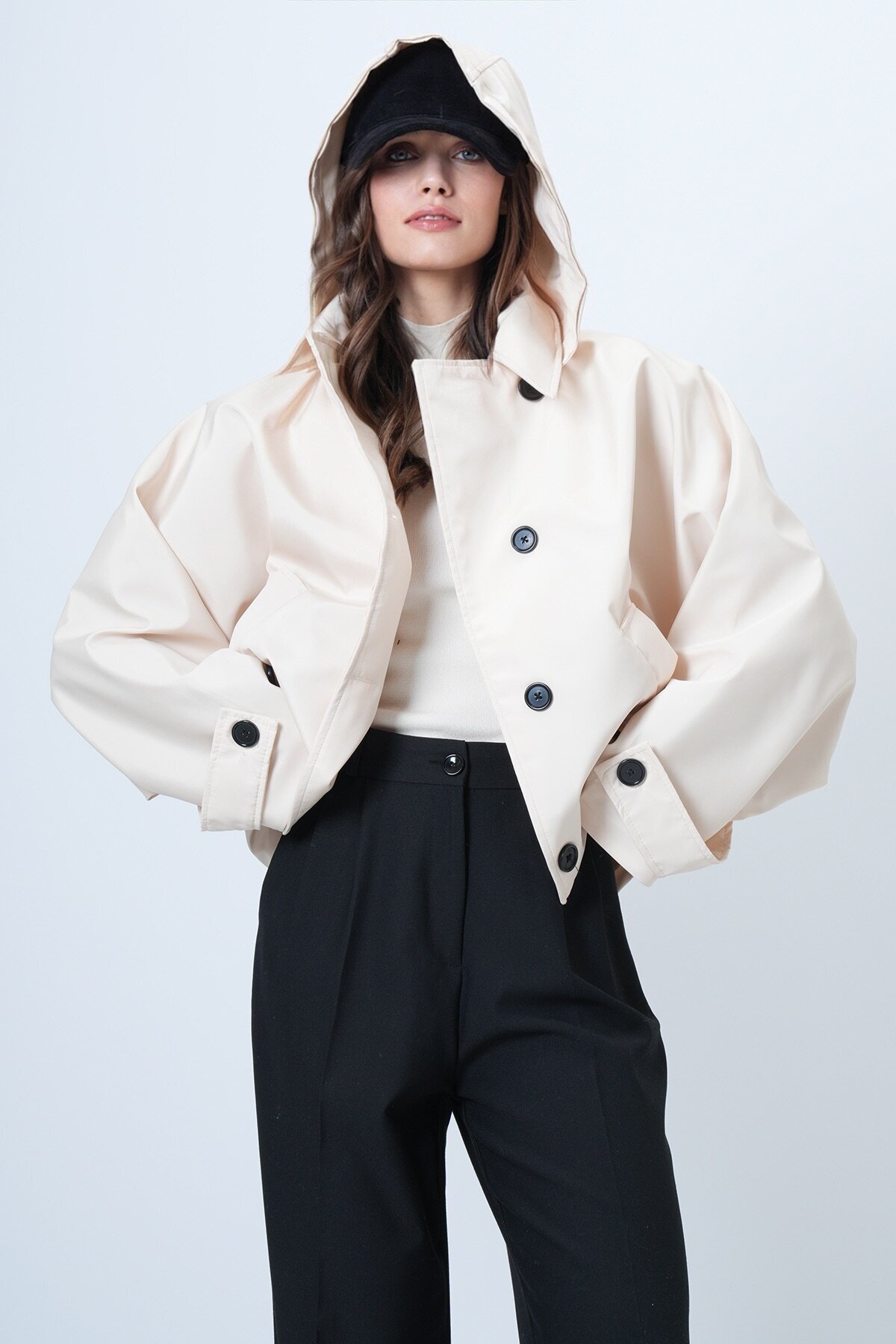 Çift Cepli düğme Kapamalı Kısa Trençkot