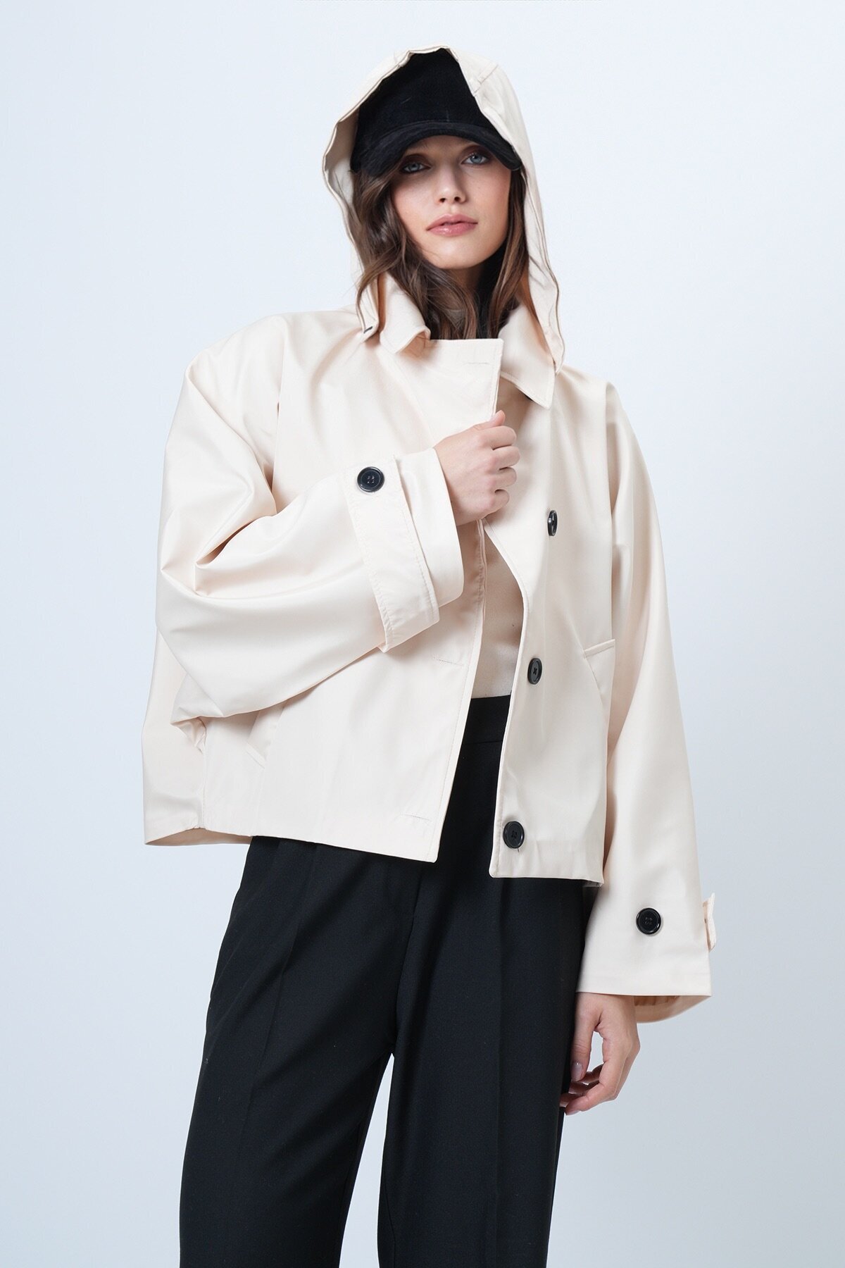 Çift Cepli düğme Kapamalı Kısa Trençkot