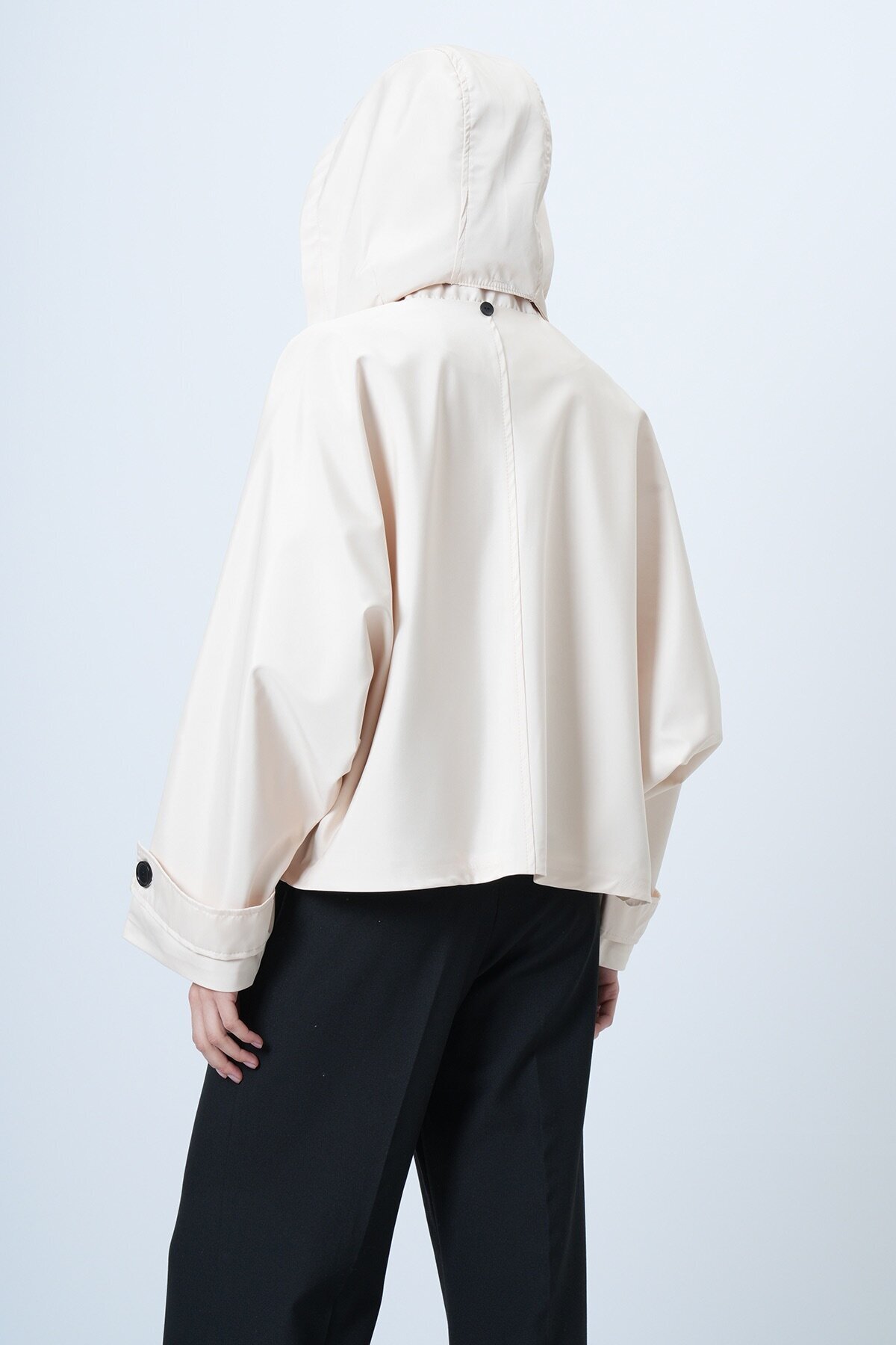 Çift Cepli düğme Kapamalı Kısa Trençkot