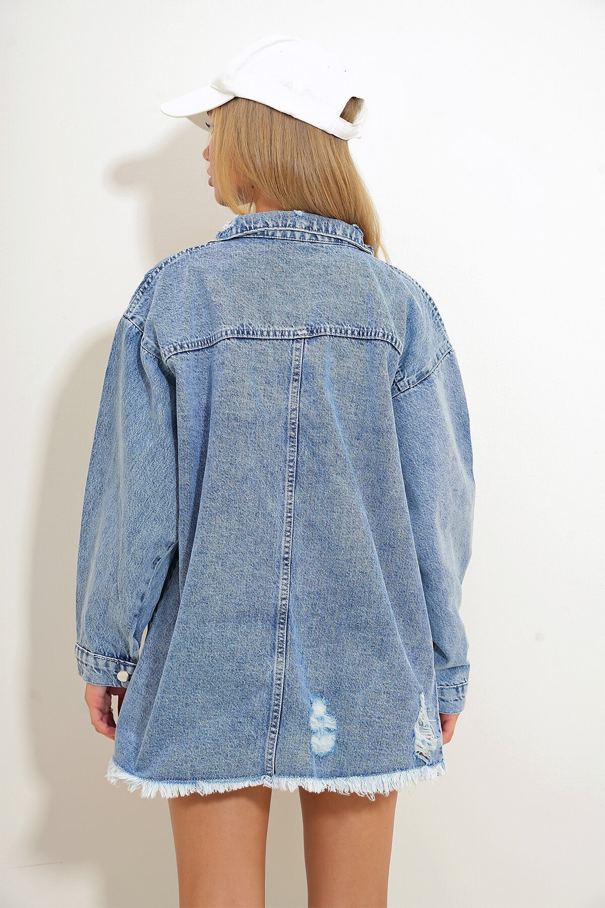 Çift Cepli Eteği Püsküllü Oversize Denim Ceket