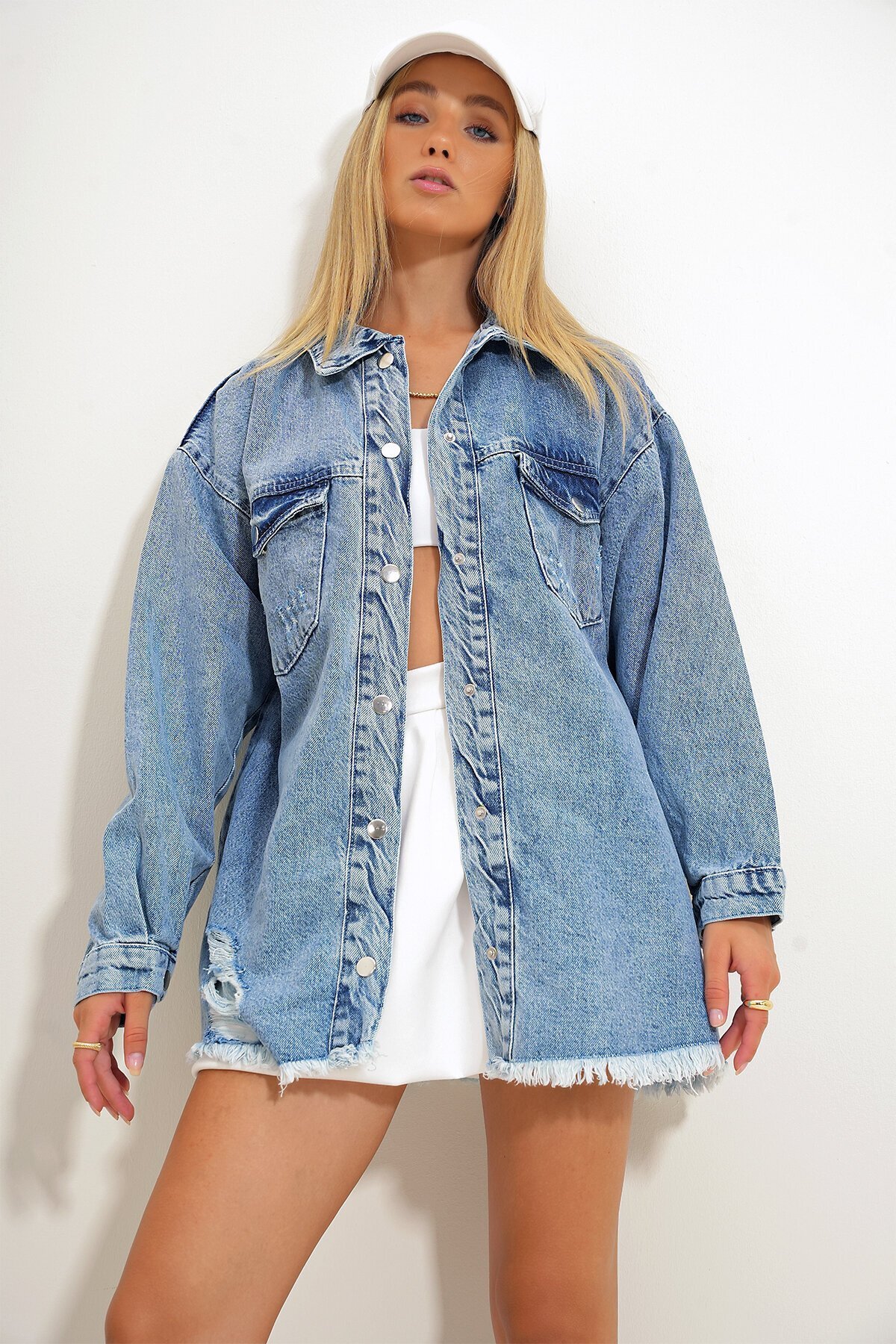 Çift Cepli Eteği Püsküllü Oversize Denim Ceket