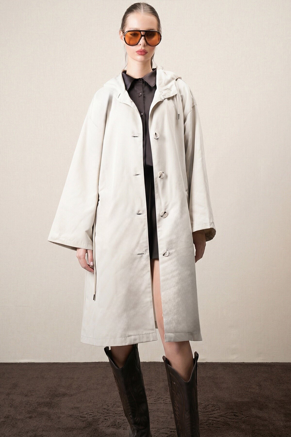 Çift Cepli Kapüşonlu Beli Bağlamalı Düğme Kapamalı Astarlı Trençkot