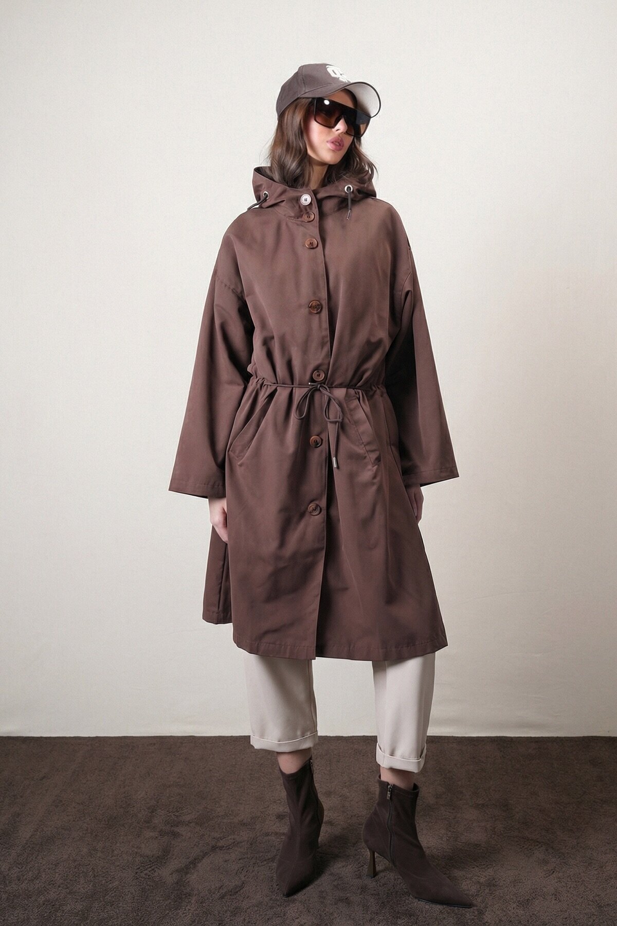 Çift Cepli Kapüşonlu Beli Bağlamalı Düğme Kapamalı Astarlı Trençkot