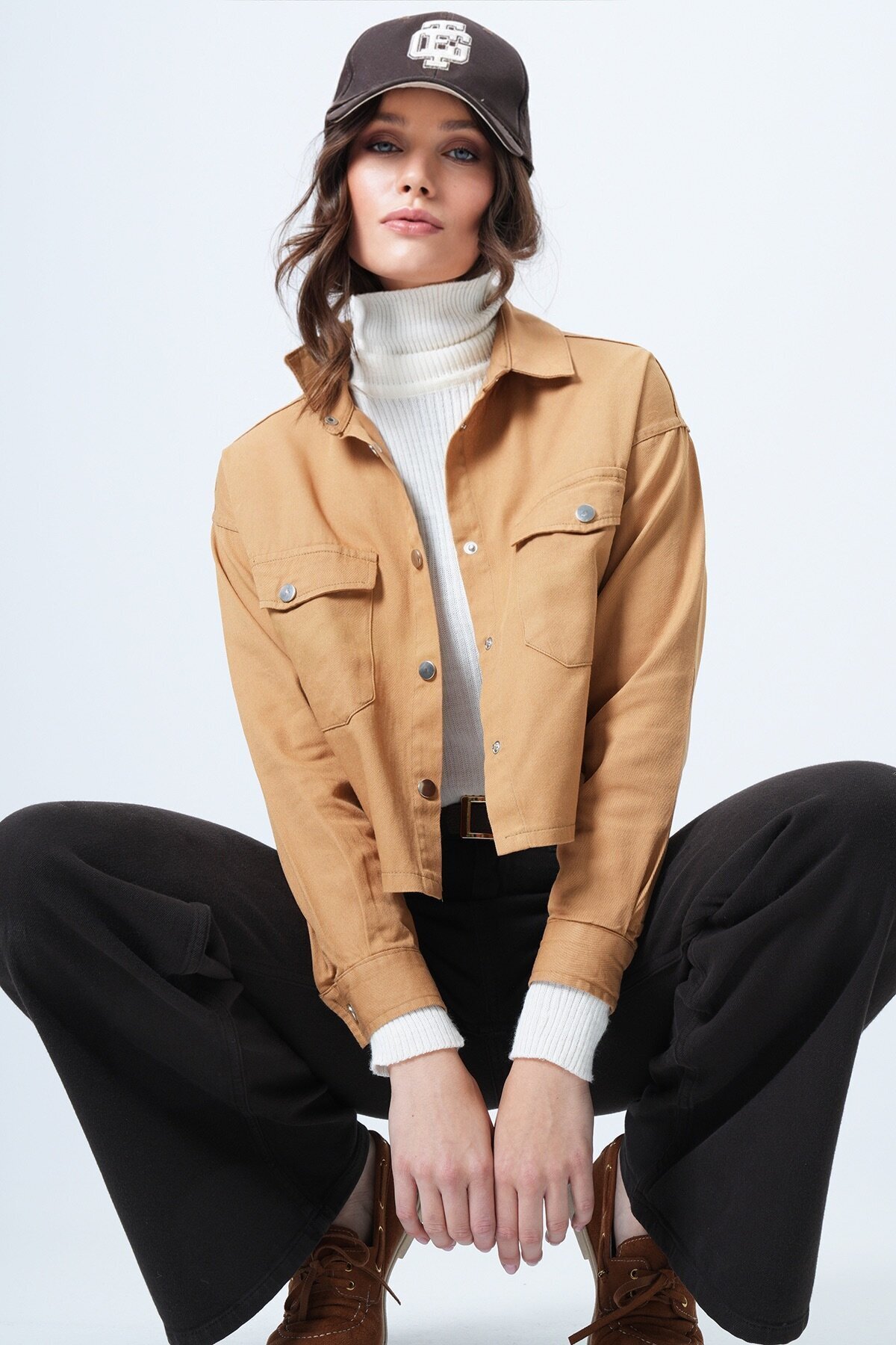 Çıt çıt kapamalı Çift Cepli Crop Ceket