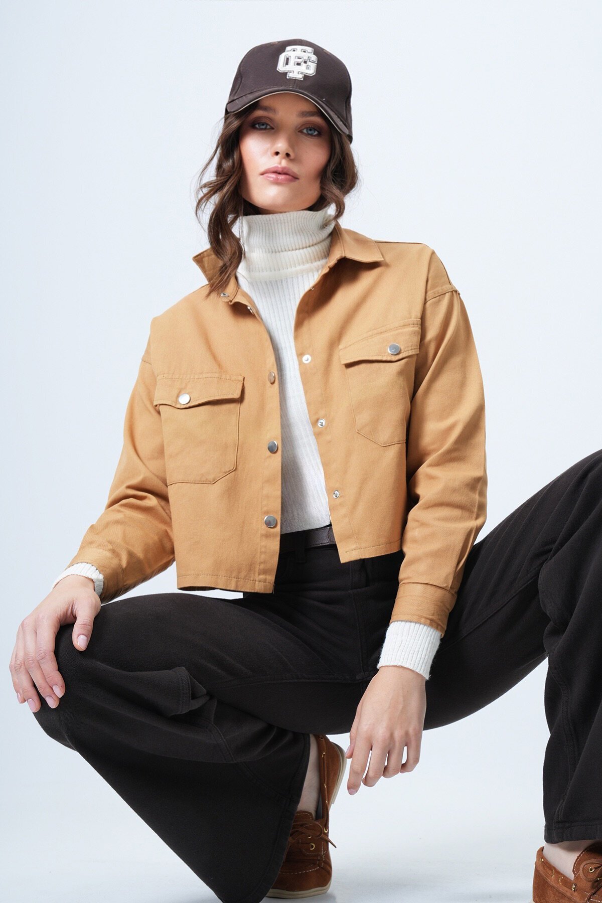 Çıt çıt kapamalı Çift Cepli Crop Ceket