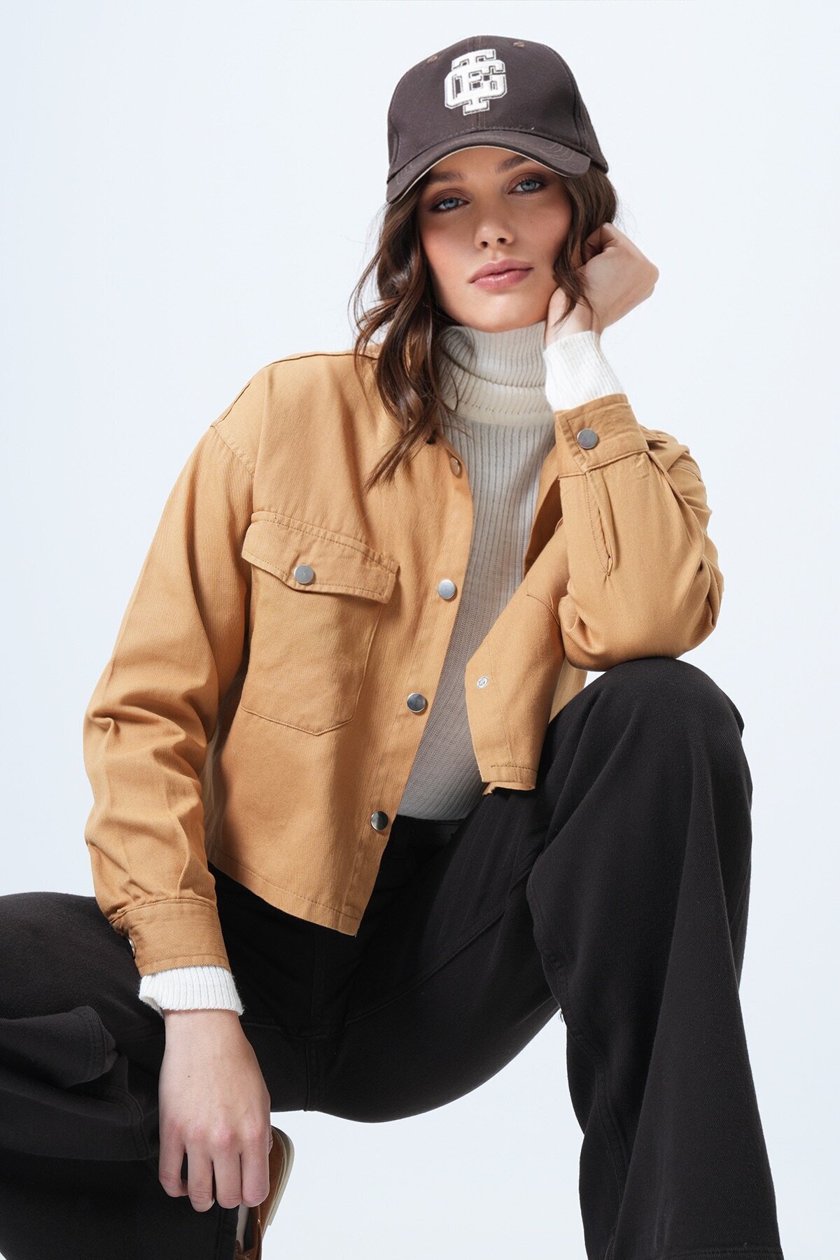 Çıt çıt kapamalı Çift Cepli Crop Ceket