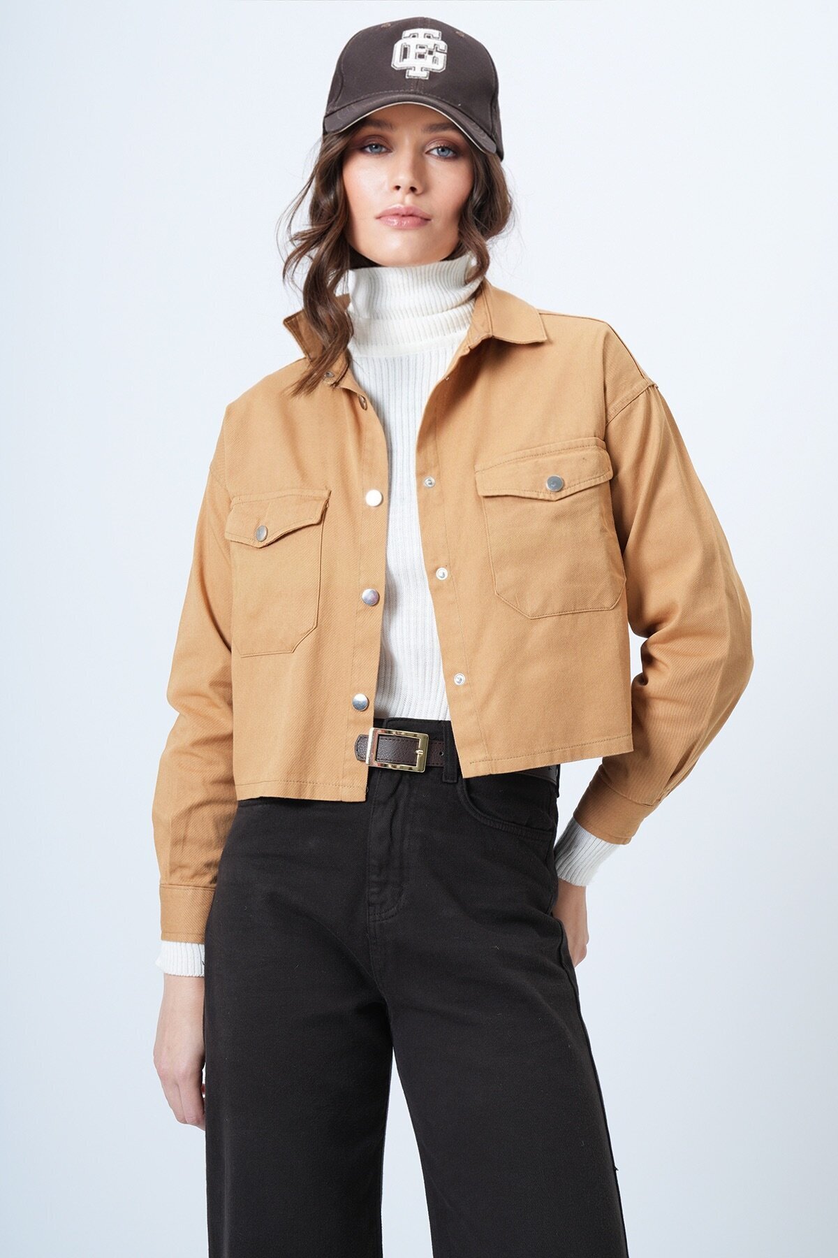 Çıt çıt kapamalı Çift Cepli Crop Ceket