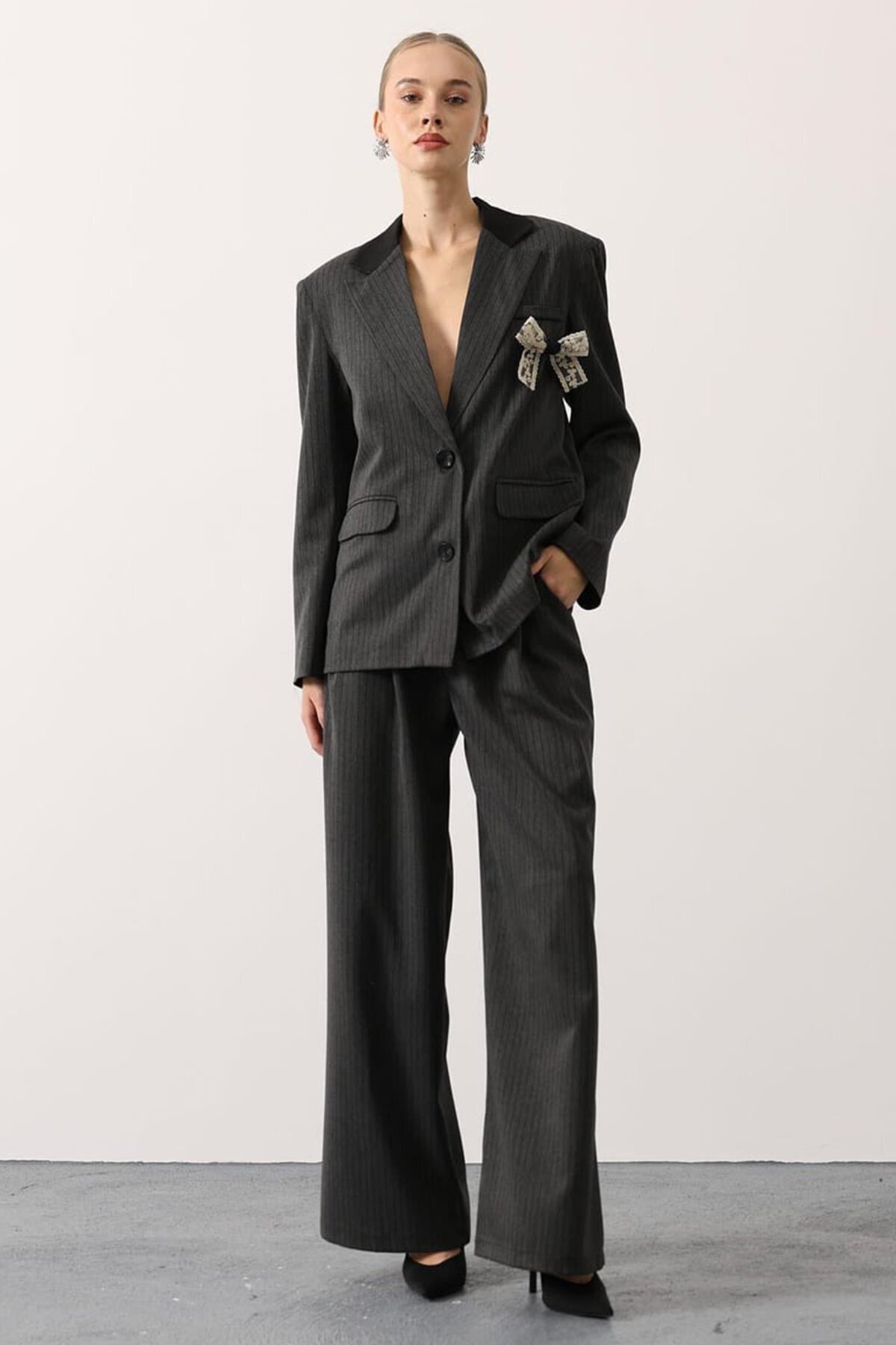 Çizgili Fiyonk Detalı Astarlı Ceket Ve Palazzo Pantolon Takım