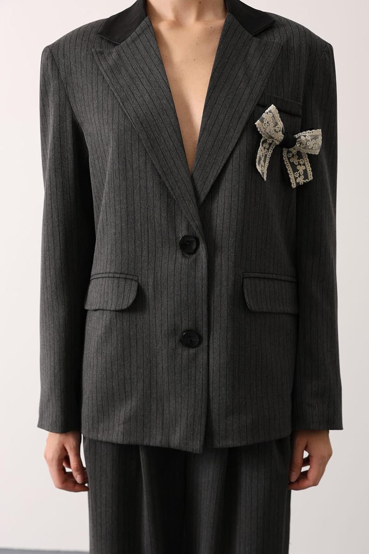 Çizgili Fiyonk Detalı Astarlı Ceket Ve Palazzo Pantolon Takım