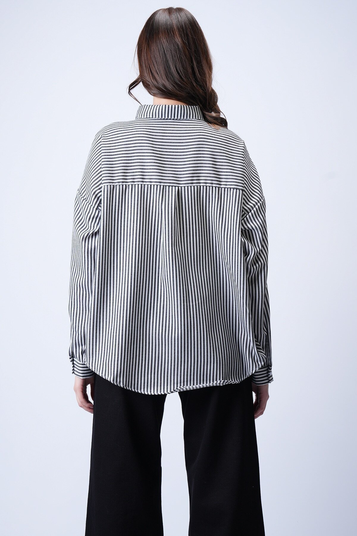 Siyah Çizgili Oversize Gömlek