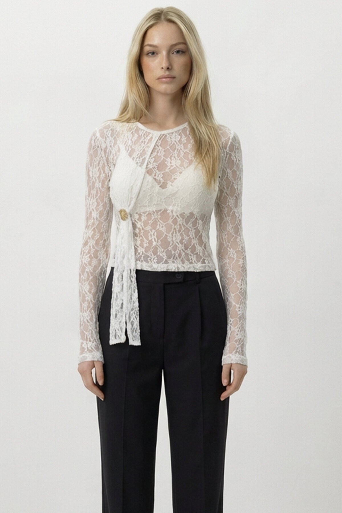 Dantel Detaylı Transparan Bluz