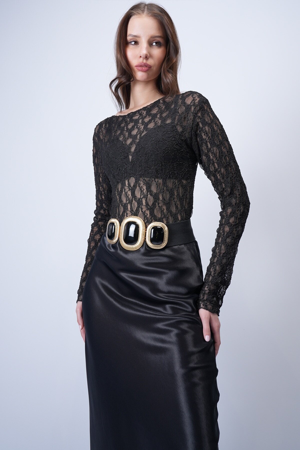 Siyah Dantelli Kayık Yaka Bluz