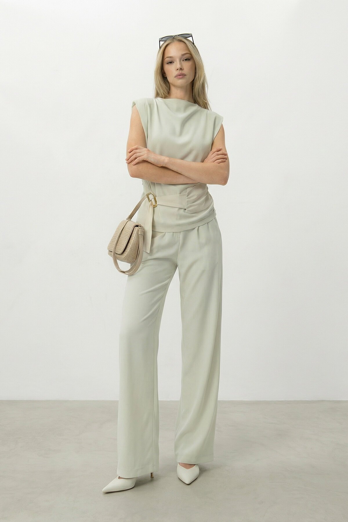 Degaje Yaka Kolsuz Bluz