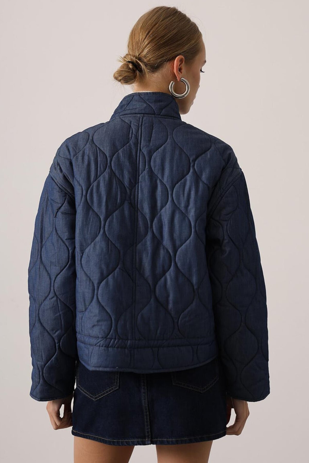 Dik Yaka Çift Cepli Desenli Mont