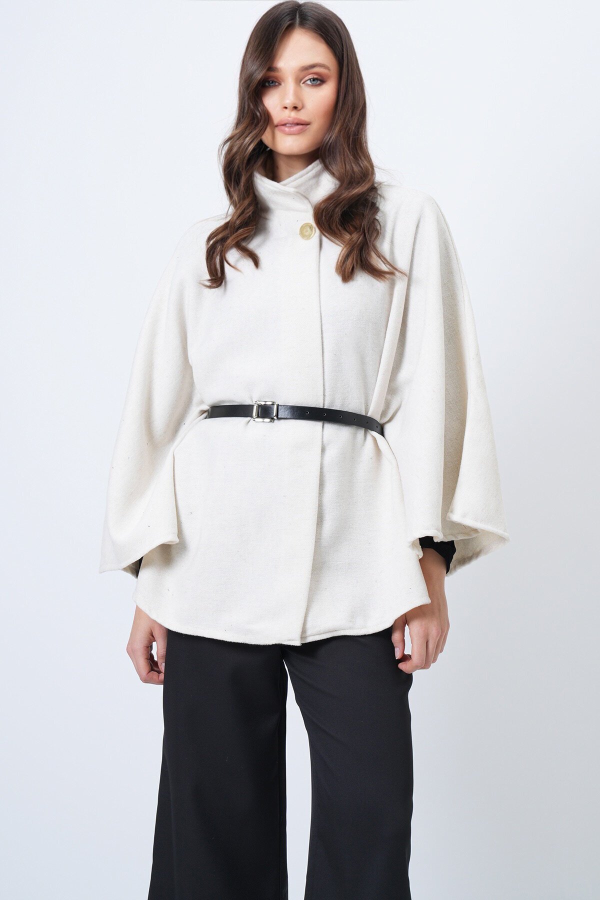 Dik Yaka Düğmeli Kemerli Panço