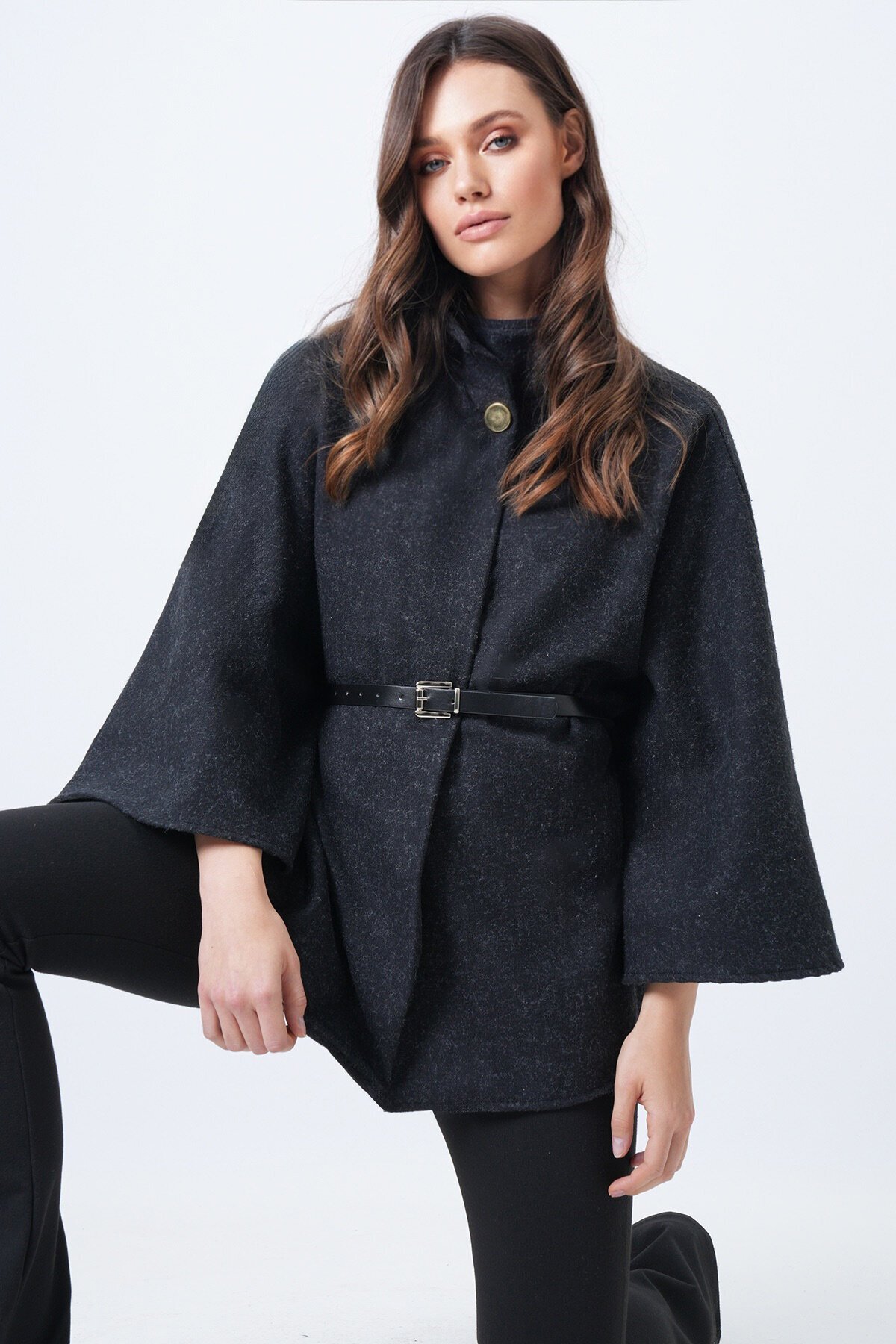 Dik Yaka Düğmeli Kemerli Panço