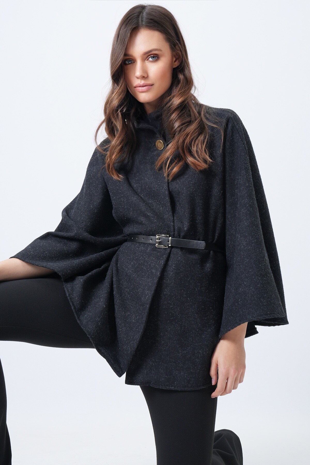 Dik Yaka Düğmeli Kemerli Panço