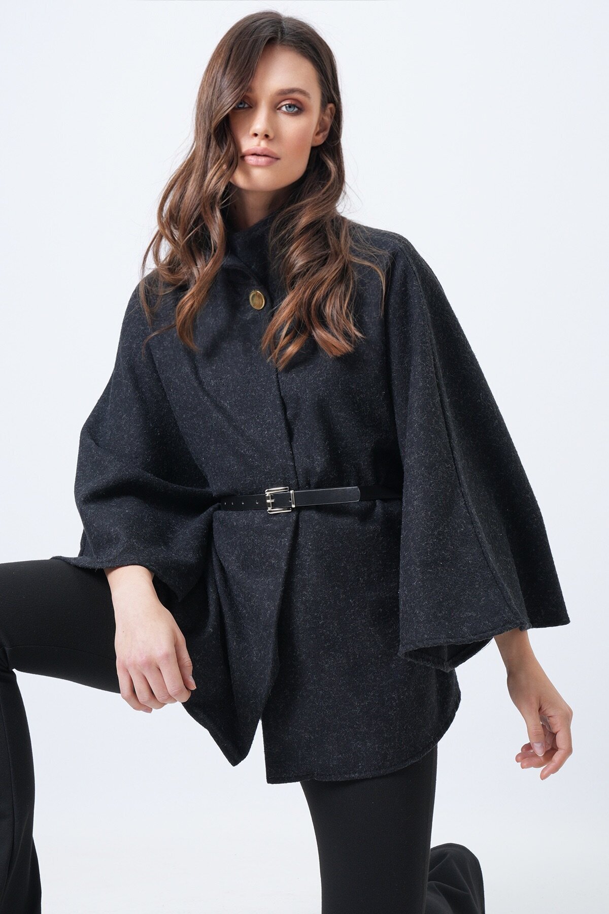 Dik Yaka Düğmeli Kemerli Panço