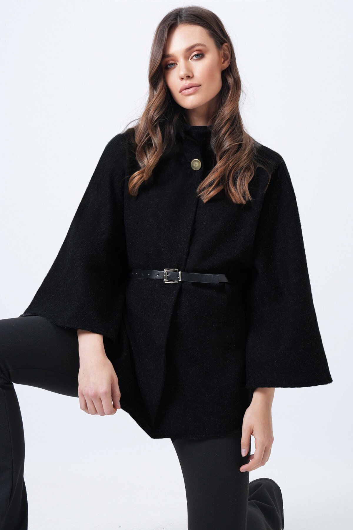 Dik Yaka Düğmeli Kemerli Panço